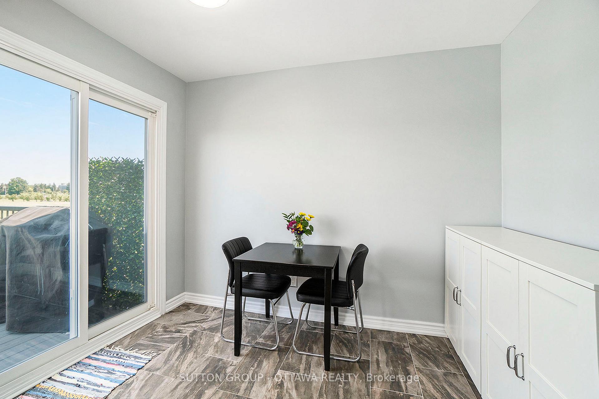 Photo 7 of 13 Drayton Private, Ottawa, CFB Rockcliffe and Area — HOMEH