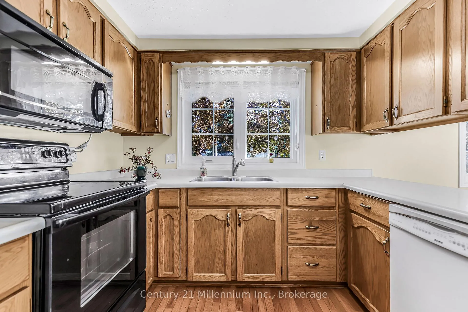 Photo 17 of 750 Baird Street, Kincardine — HOMEH