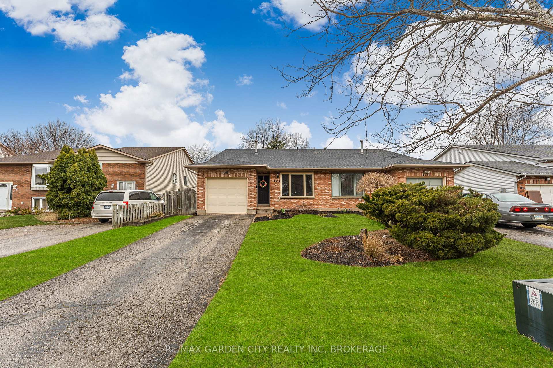 Photo 2 of 4534 Dufferin Avenue, Lincoln, Beamsville — HOMEH