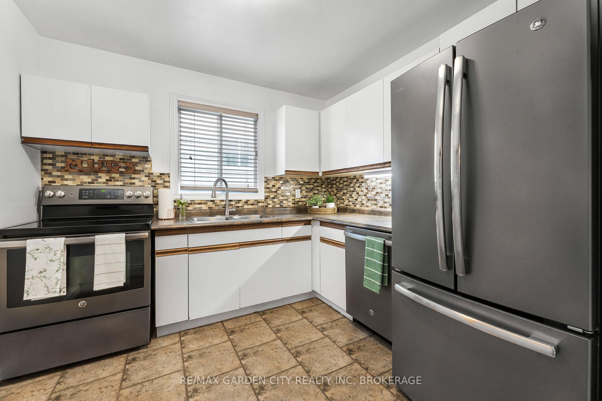 Photo 10 of 4534 Dufferin Avenue, Lincoln, Beamsville — HOMEH