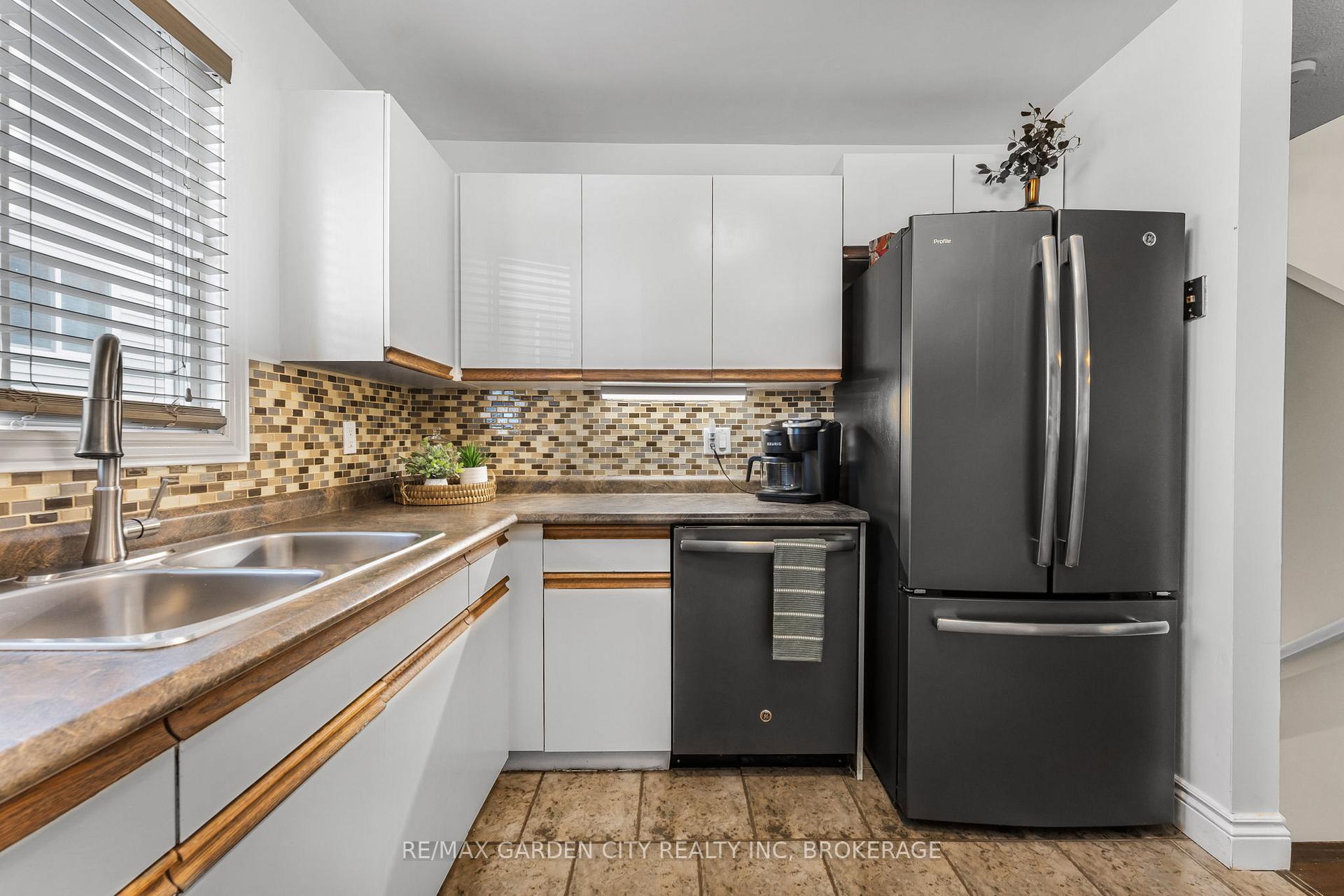 Photo 11 of 4534 Dufferin Avenue, Lincoln, Beamsville — HOMEH