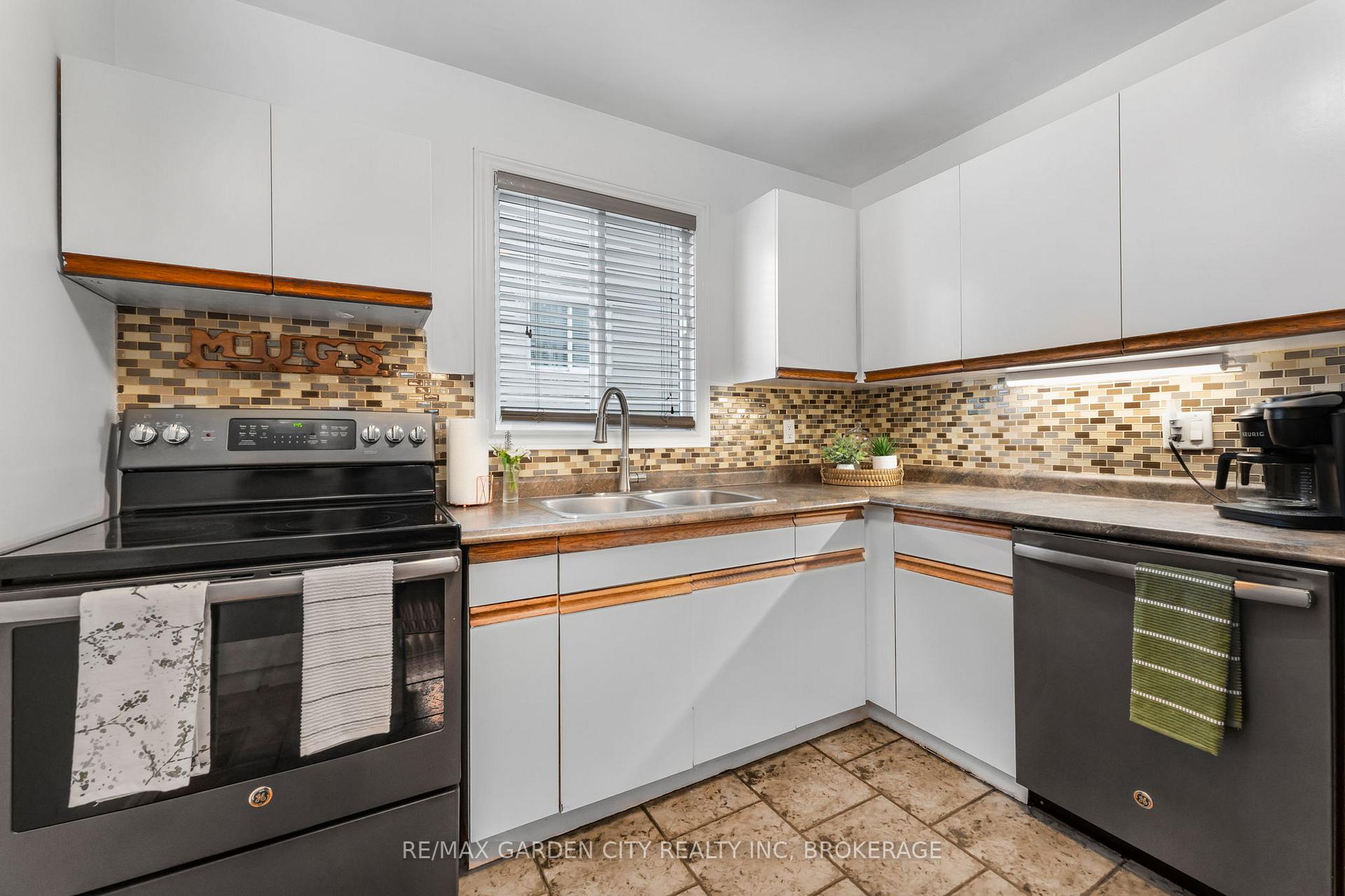 Photo 12 of 4534 Dufferin Avenue, Lincoln, Beamsville — HOMEH