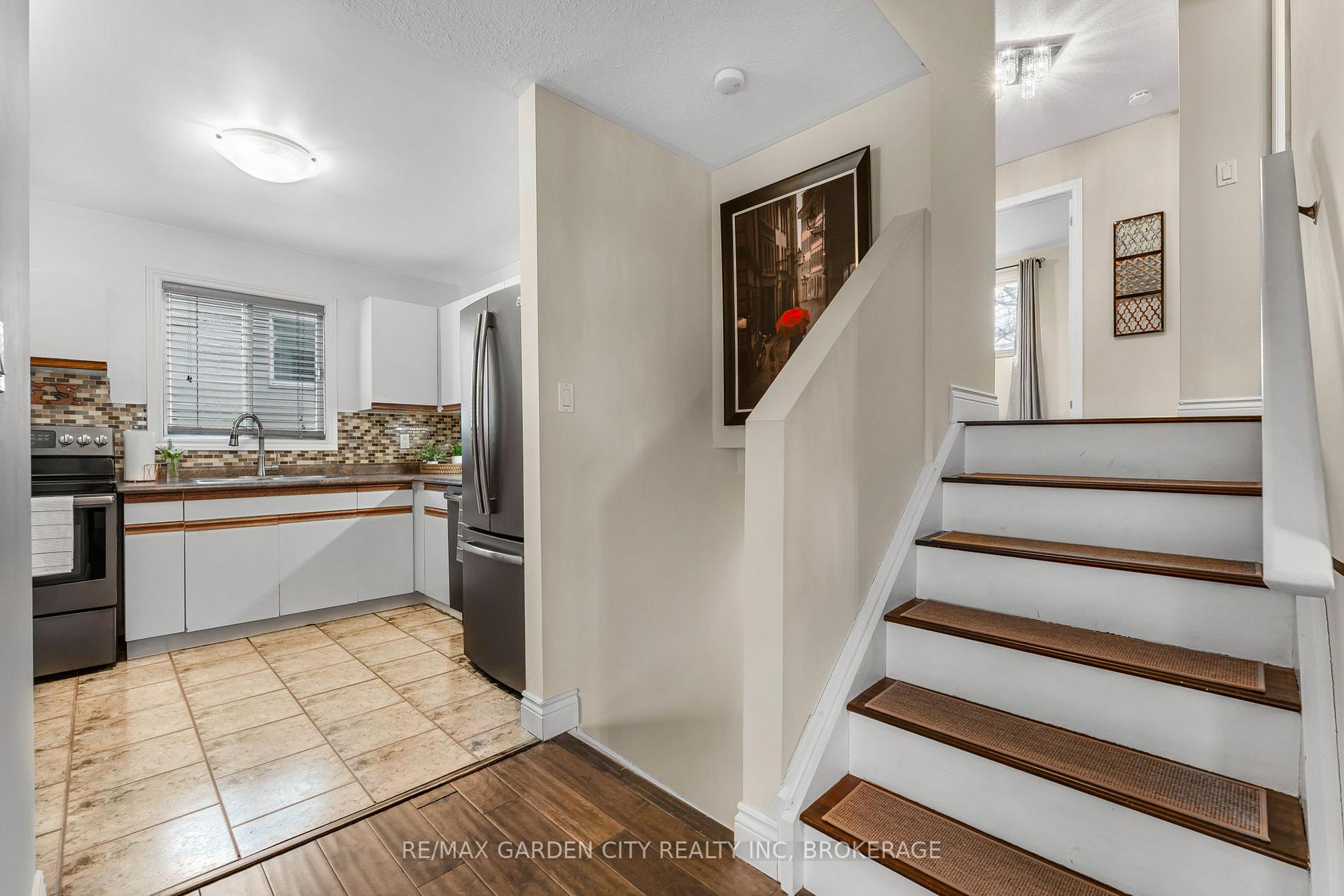 Photo 13 of 4534 Dufferin Avenue, Lincoln, Beamsville — HOMEH