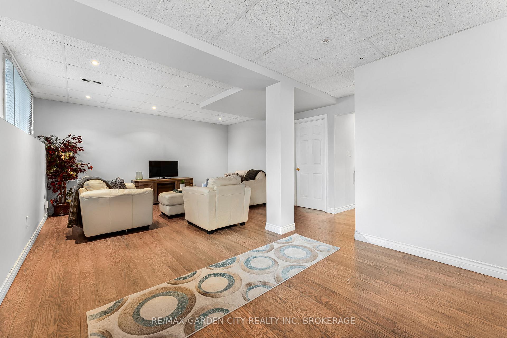 Photo 33 of 4534 Dufferin Avenue, Lincoln, Beamsville — HOMEH