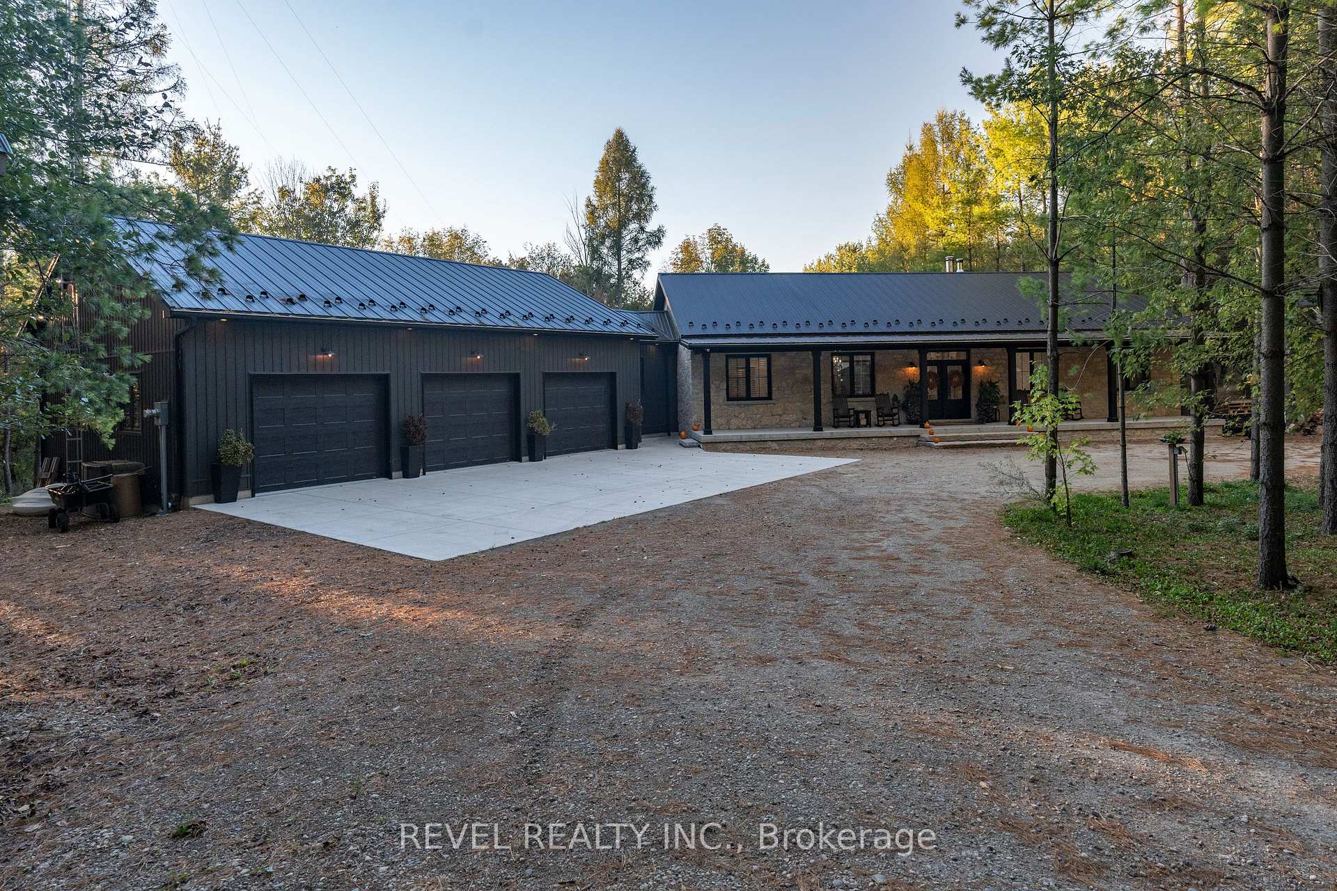 Photo 4 of 7404 Wellington Road, Mapleton, Rural Mapleton — HOMEH