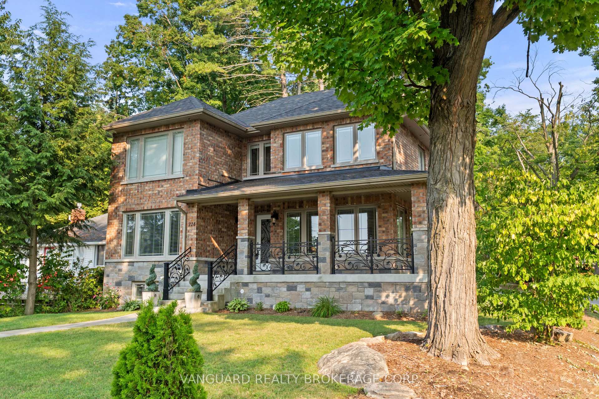 Photo 2 of 724 Lakelands Avenue, Innisfil, Alcona — HOMEH