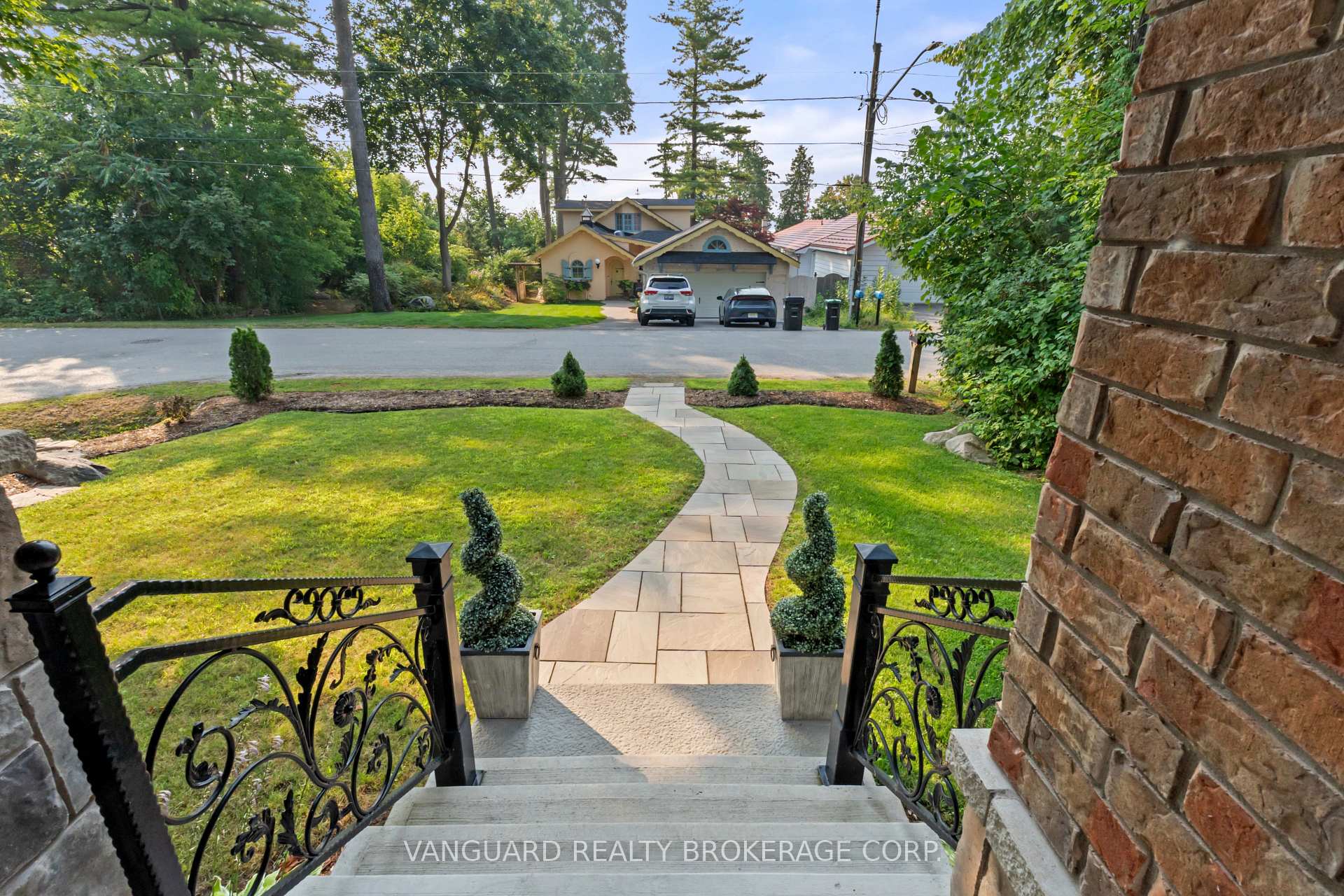 Photo 9 of 724 Lakelands Avenue, Innisfil, Alcona — HOMEH