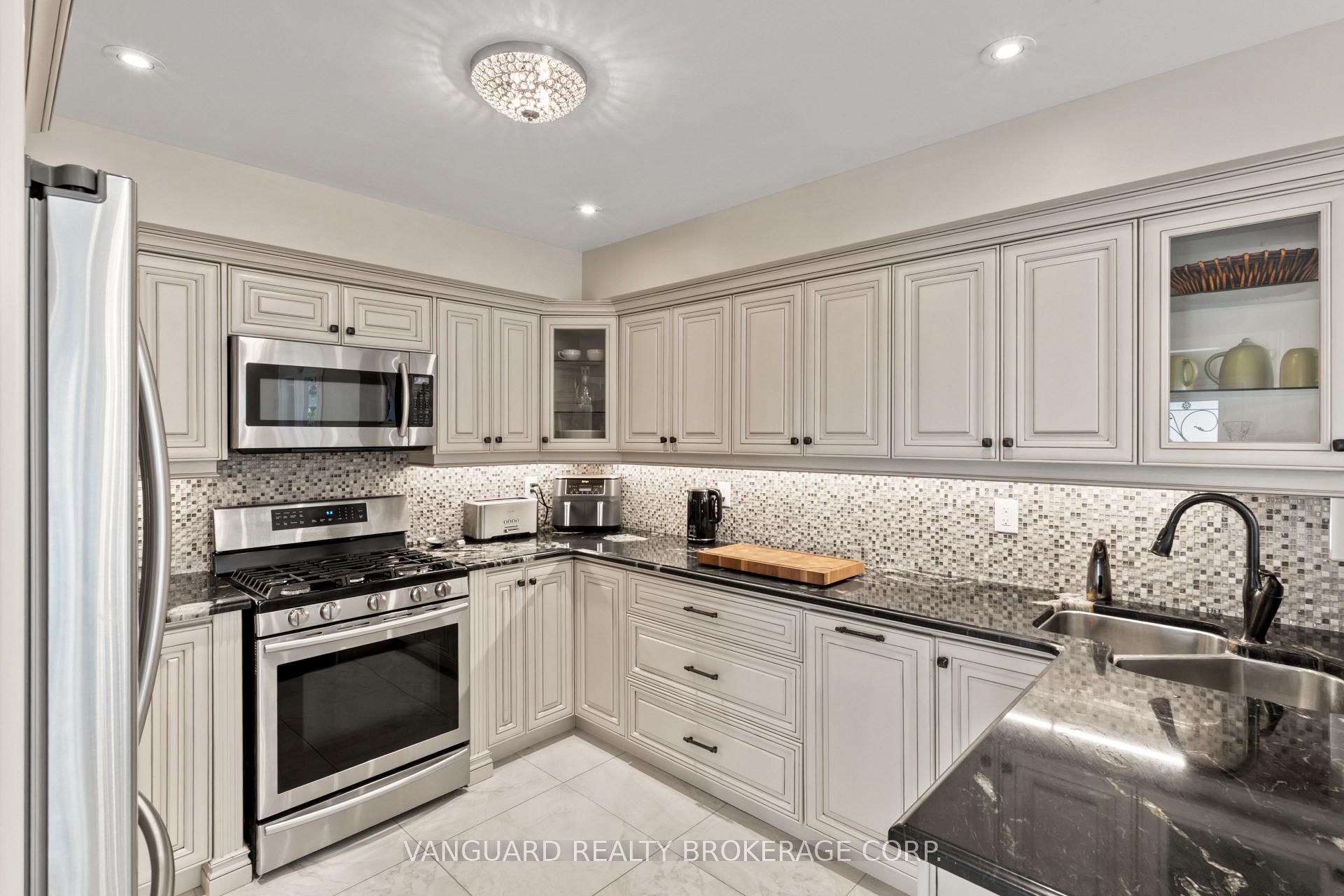 Photo 18 of 724 Lakelands Avenue, Innisfil, Alcona — HOMEH