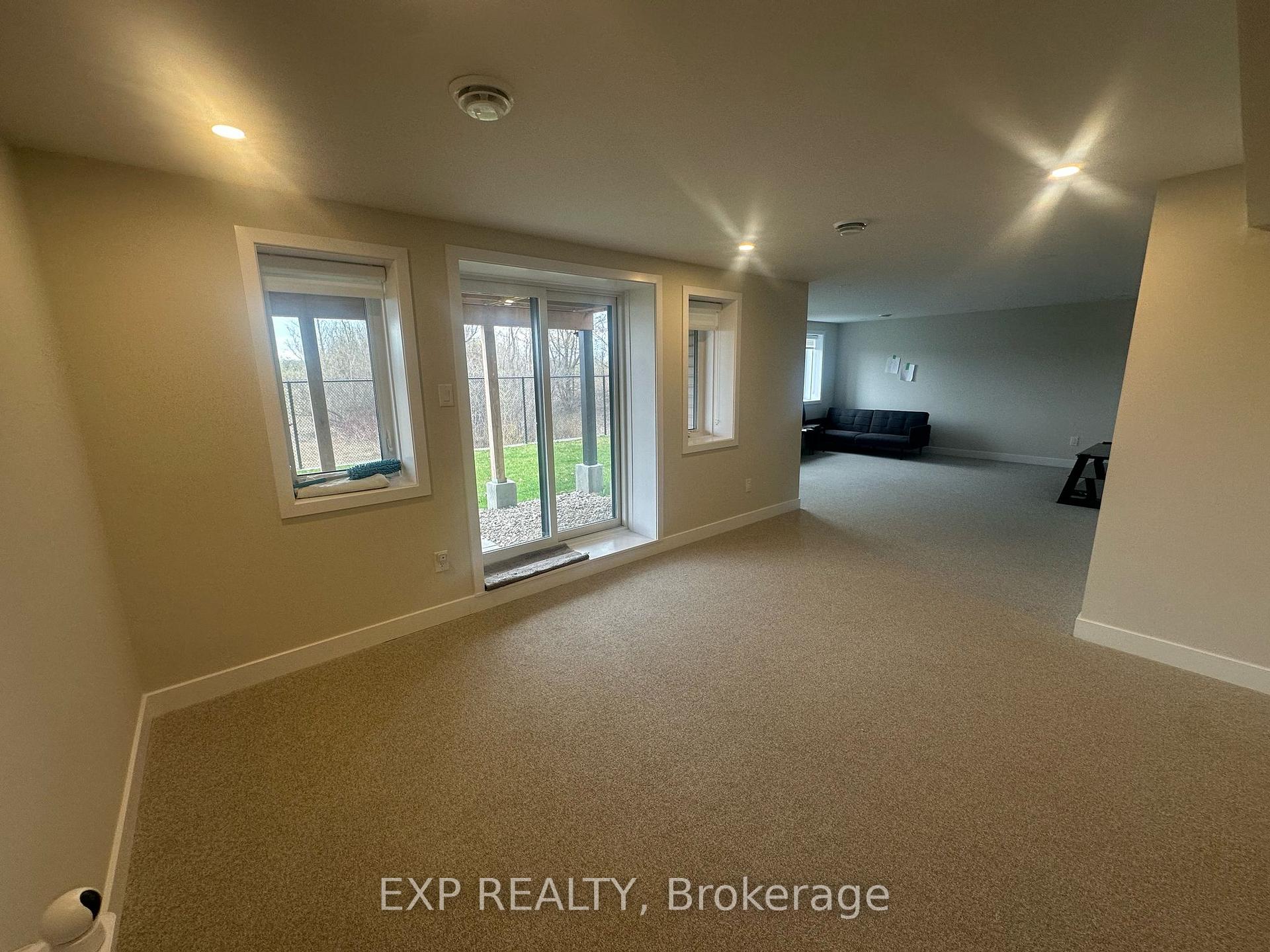 Photo 32 of 302 Shuttleworth Drive, Ottawa, Leitrim — HOMEH