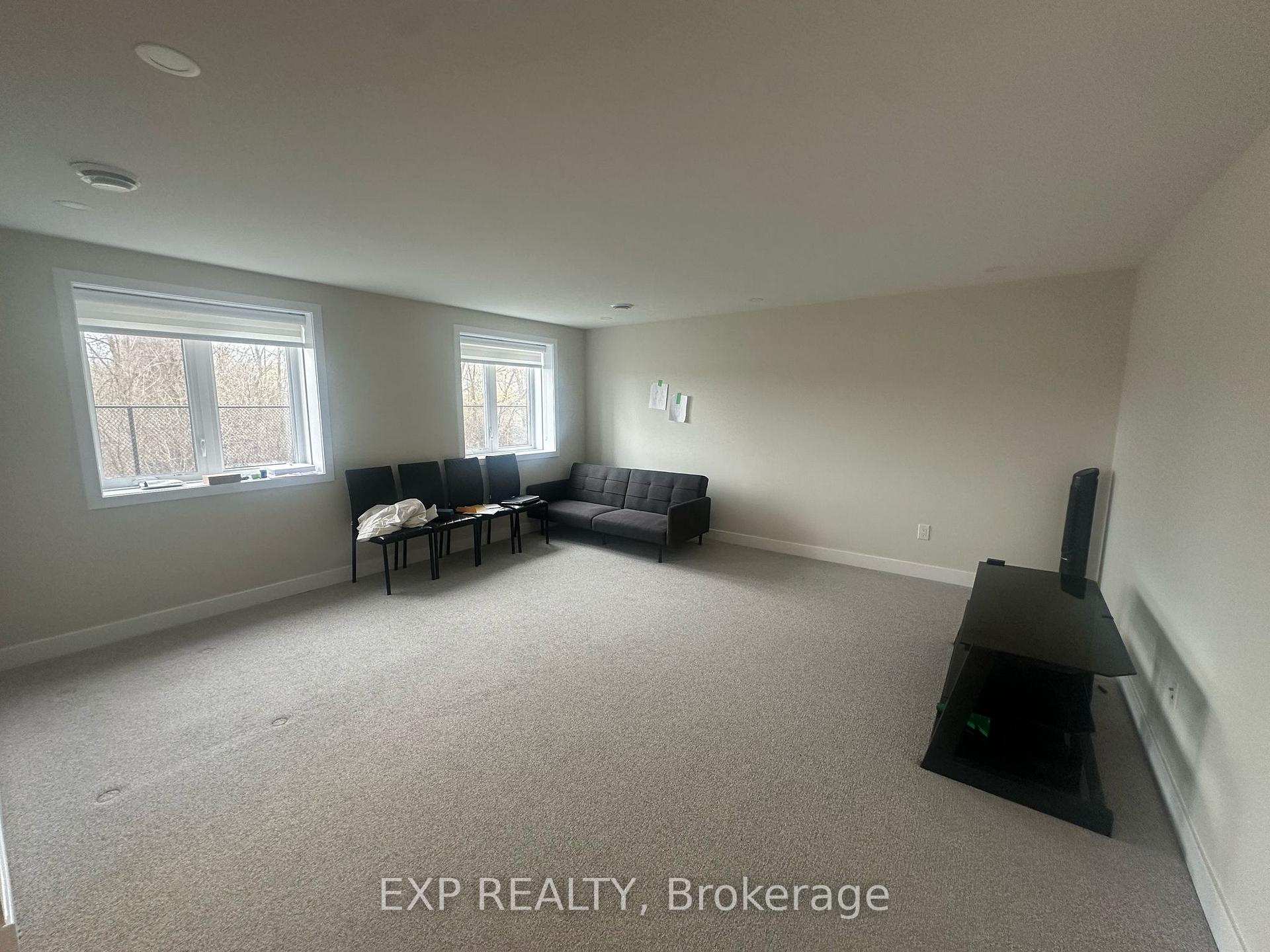 Photo 33 of 302 Shuttleworth Drive, Ottawa, Leitrim — HOMEH