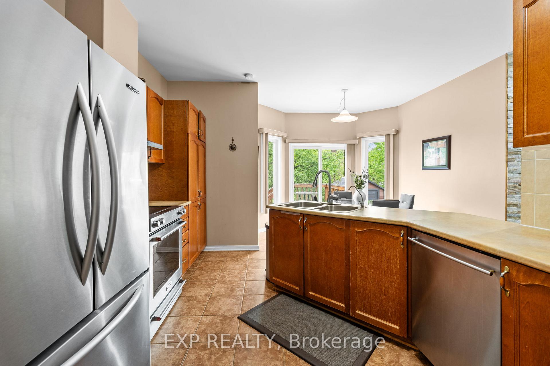 Photo 8 of 336 Wisteria Crescent, Ottawa, Hunt Club — HOMEH