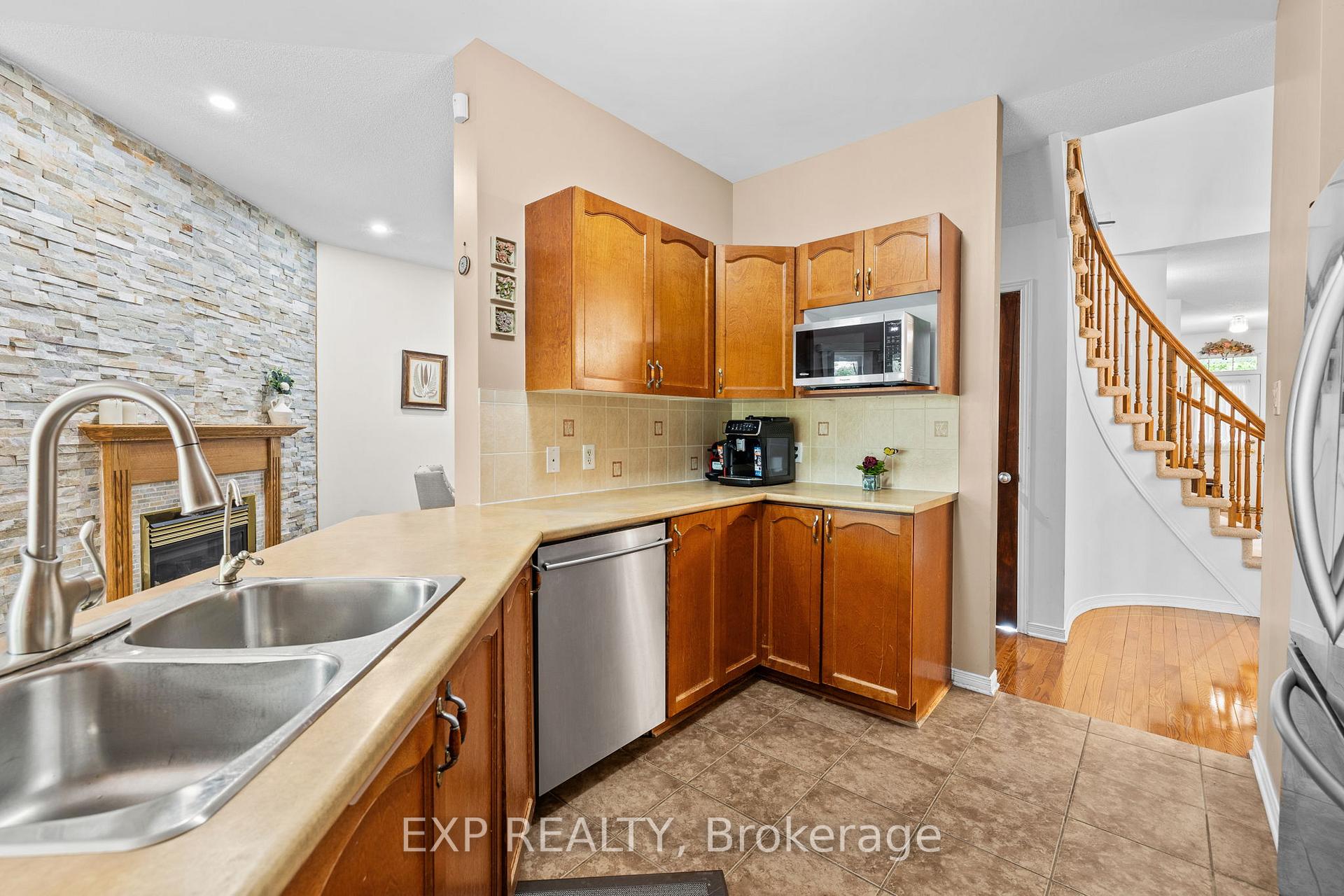 Photo 9 of 336 Wisteria Crescent, Ottawa, Hunt Club — HOMEH