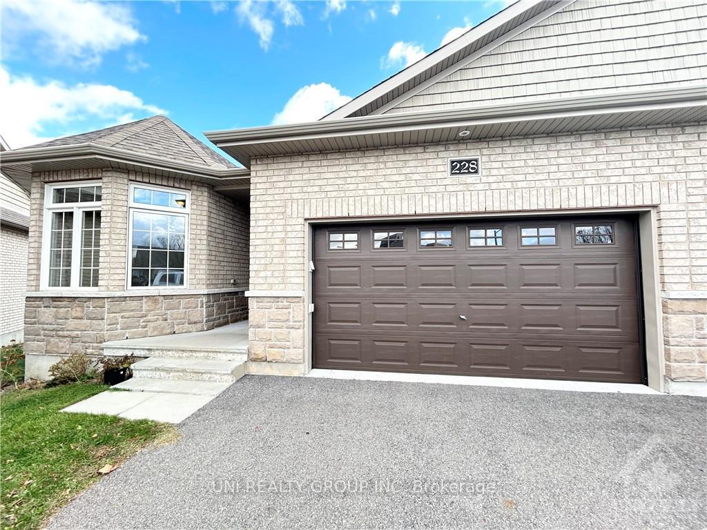 Photo 2 of 228 Pondview Crescent, Ottawa, Hunt Club — HOMEH