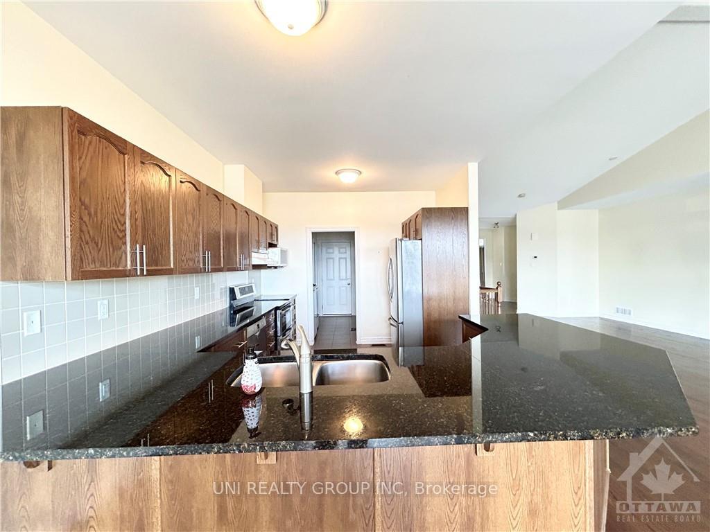 Photo 4 of 228 Pondview Crescent, Ottawa, Hunt Club — HOMEH
