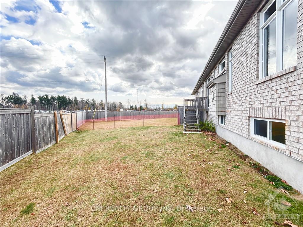 Photo 17 of 228 Pondview Crescent, Ottawa, Hunt Club — HOMEH