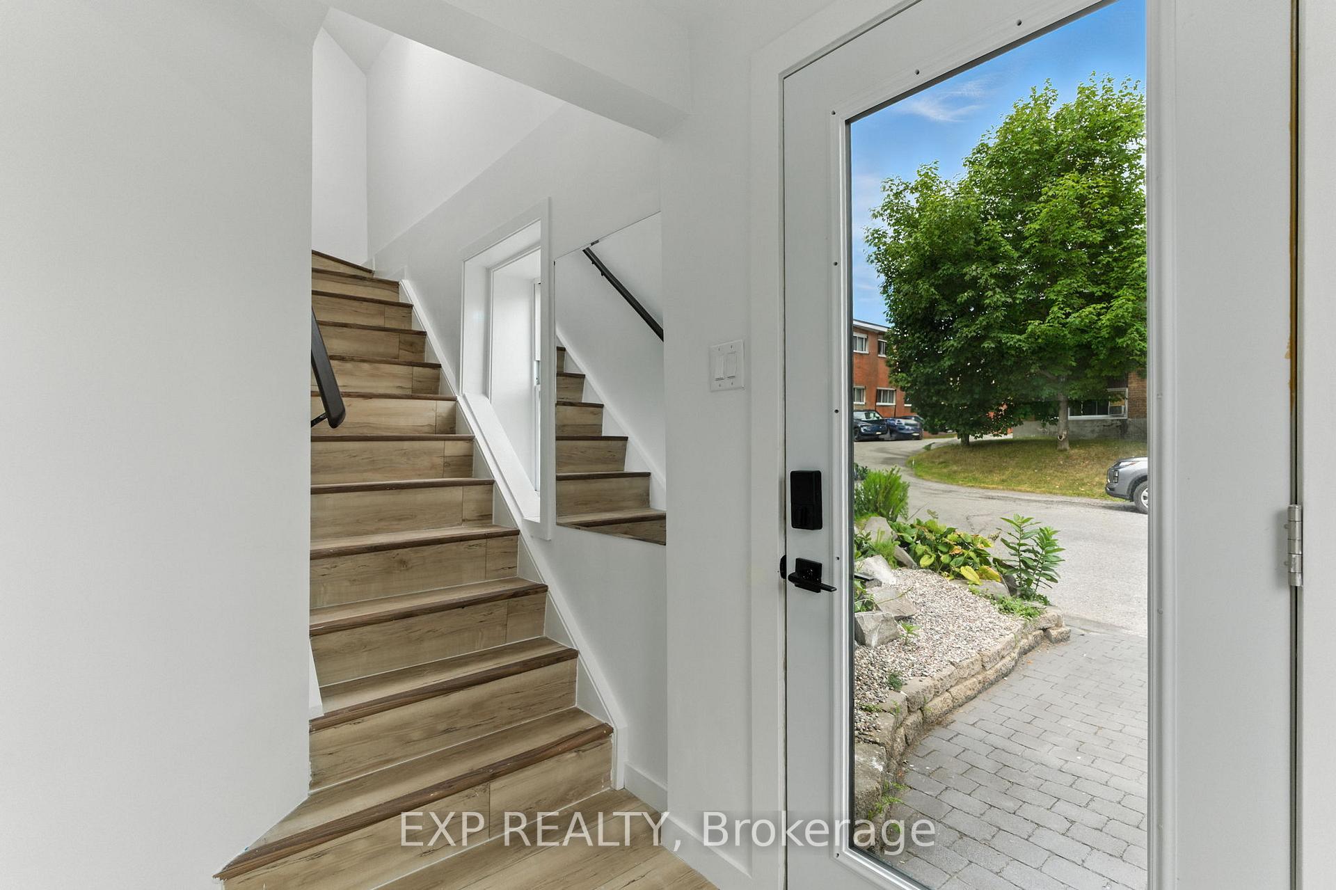 Photo 3 of Unit 1, 564 Brunel Street, Ottawa, CFB Rockcliffe and Area — HOMEH