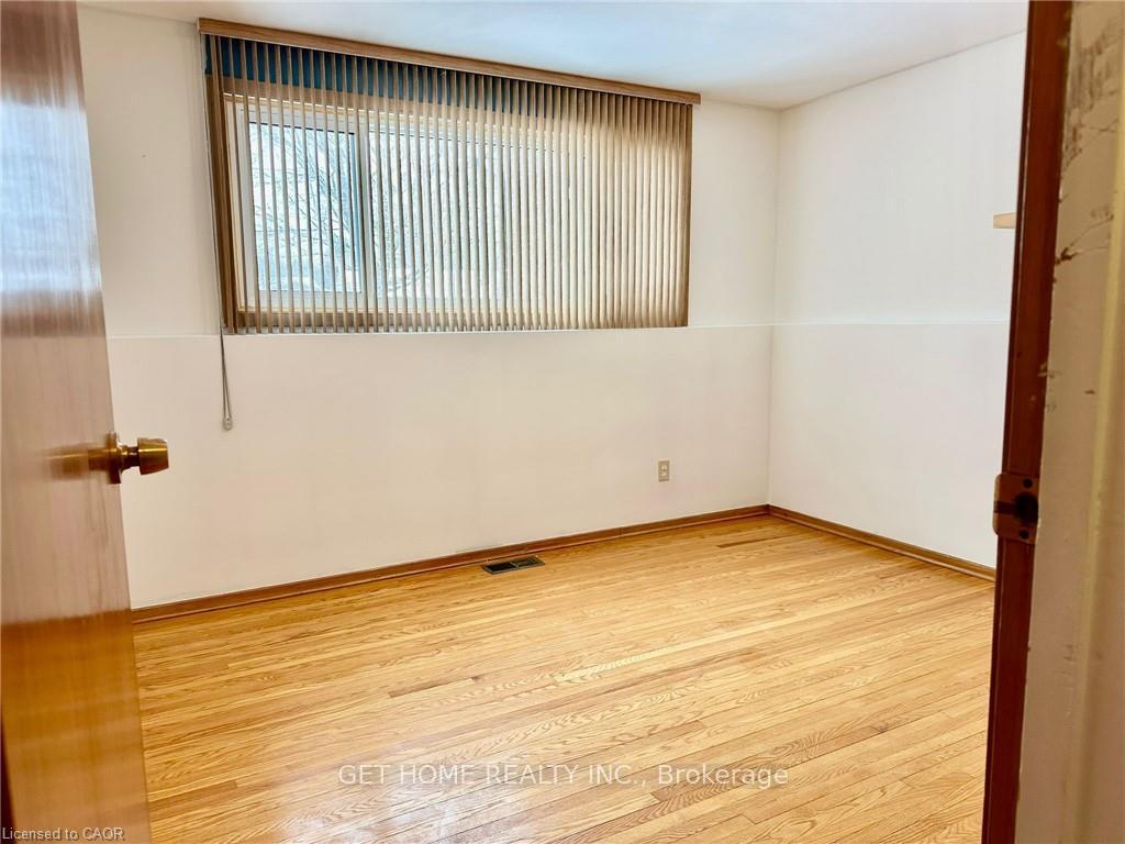 Photo 9 of 25 Ruskview Road, Kitchener — HOMEH