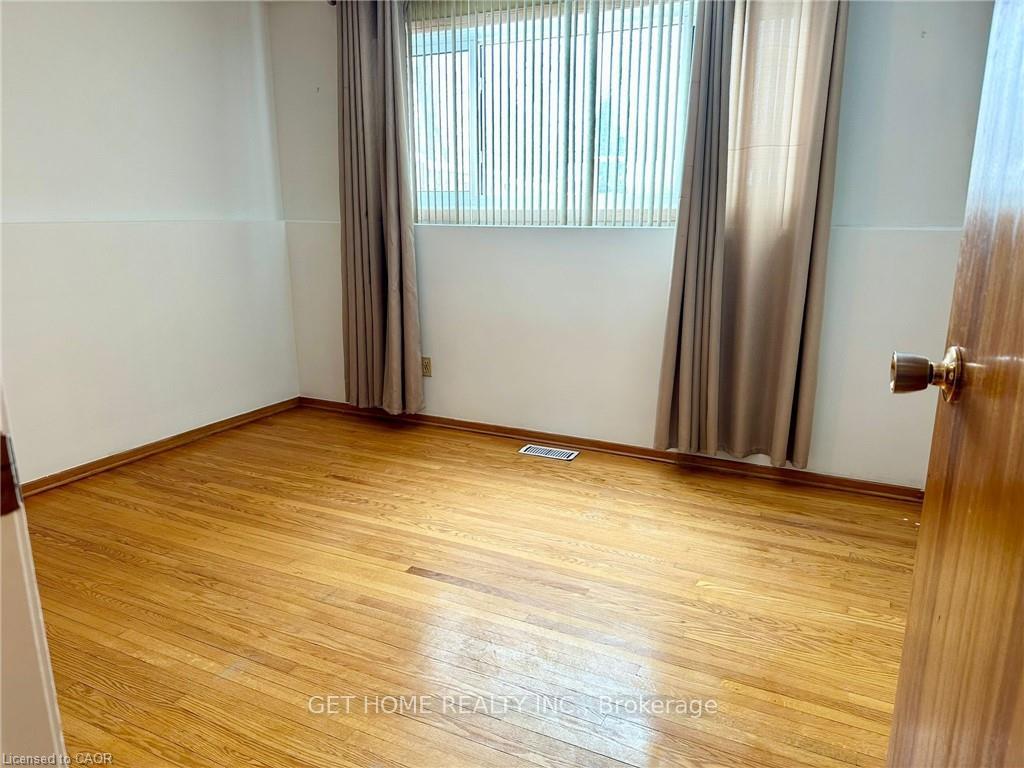 Photo 11 of 25 Ruskview Road, Kitchener — HOMEH
