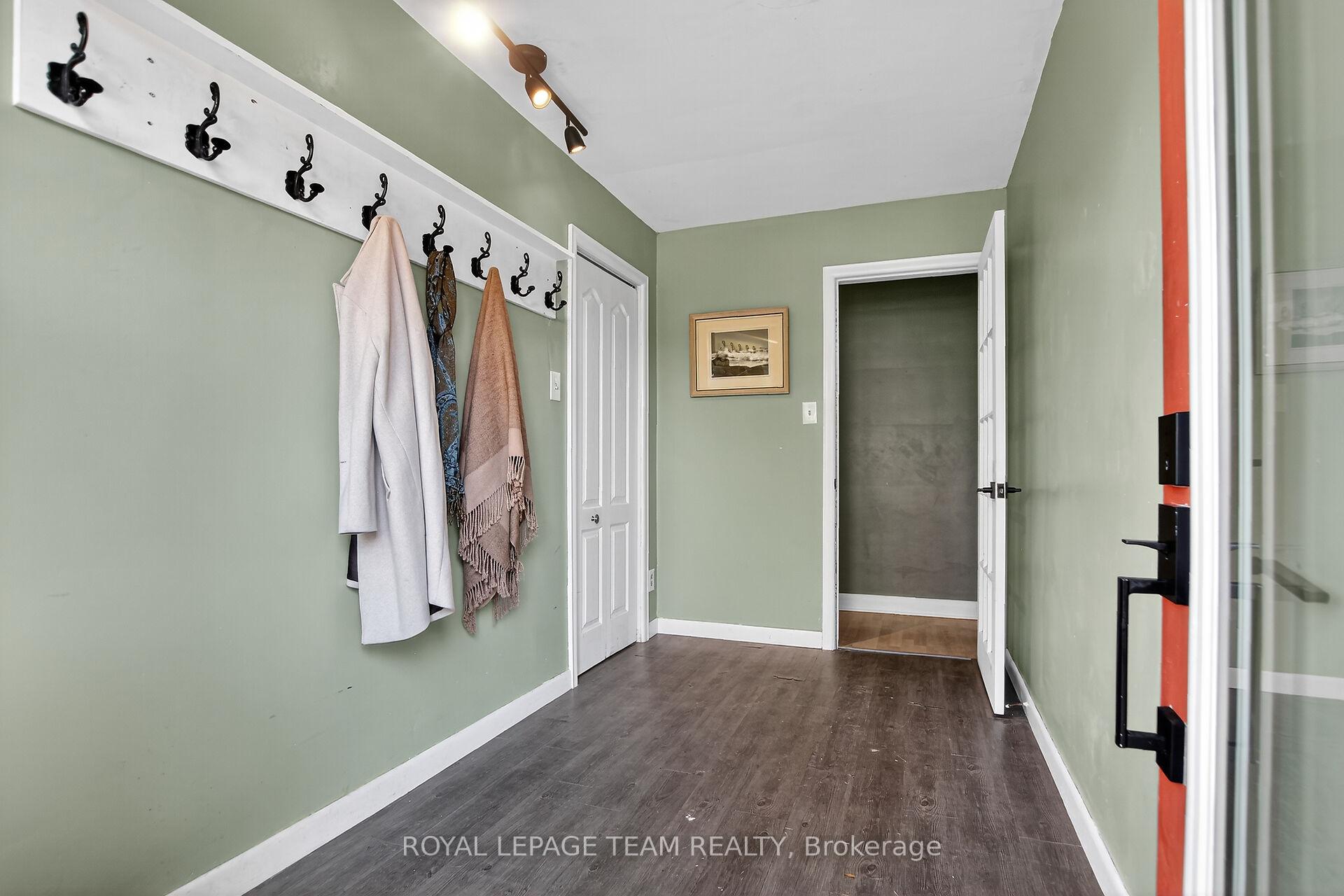 Photo 4 of 913 Rex Avenue, Ottawa, McKellar Heights — HOMEH