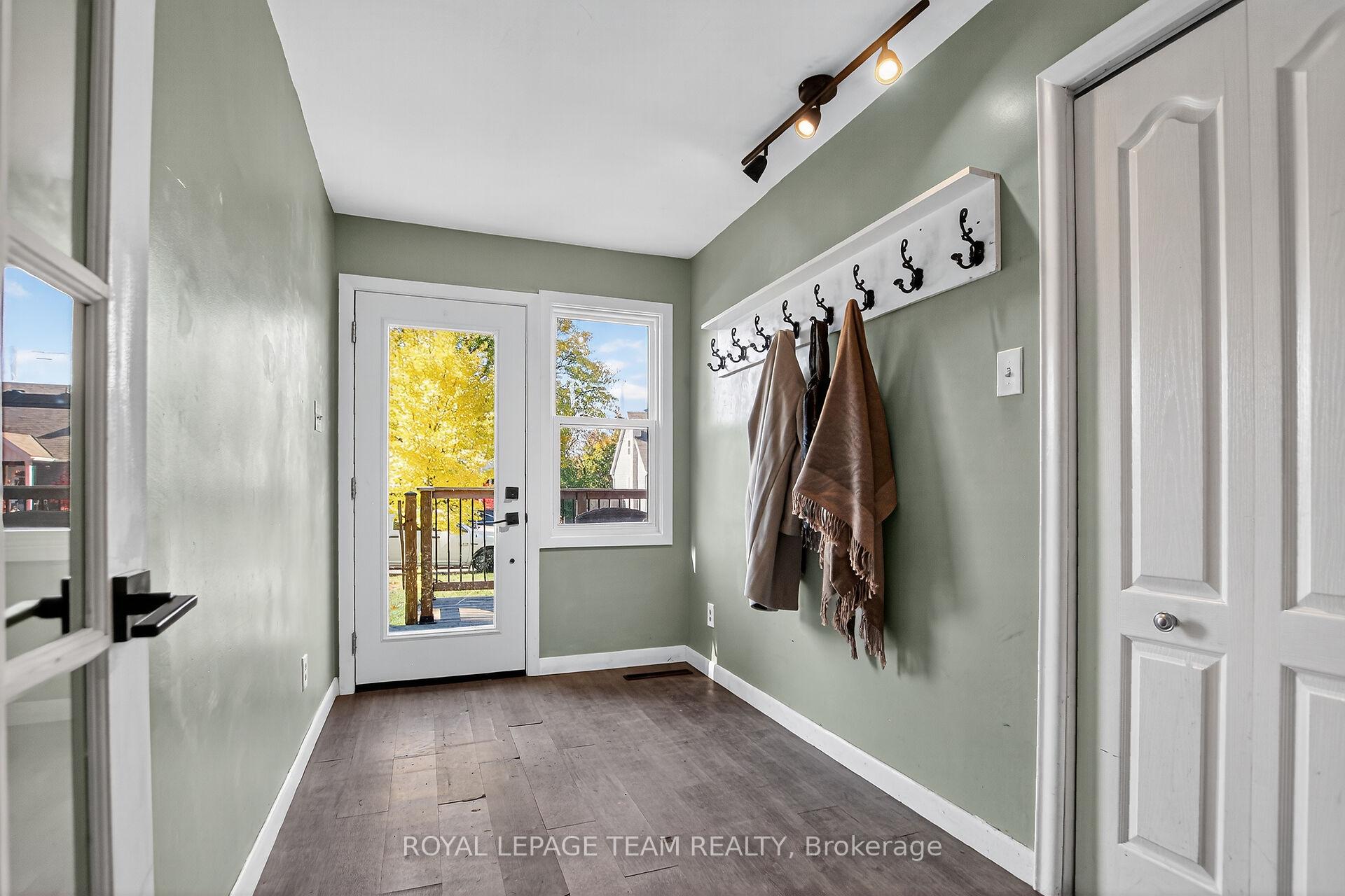 Photo 5 of 913 Rex Avenue, Ottawa, McKellar Heights — HOMEH