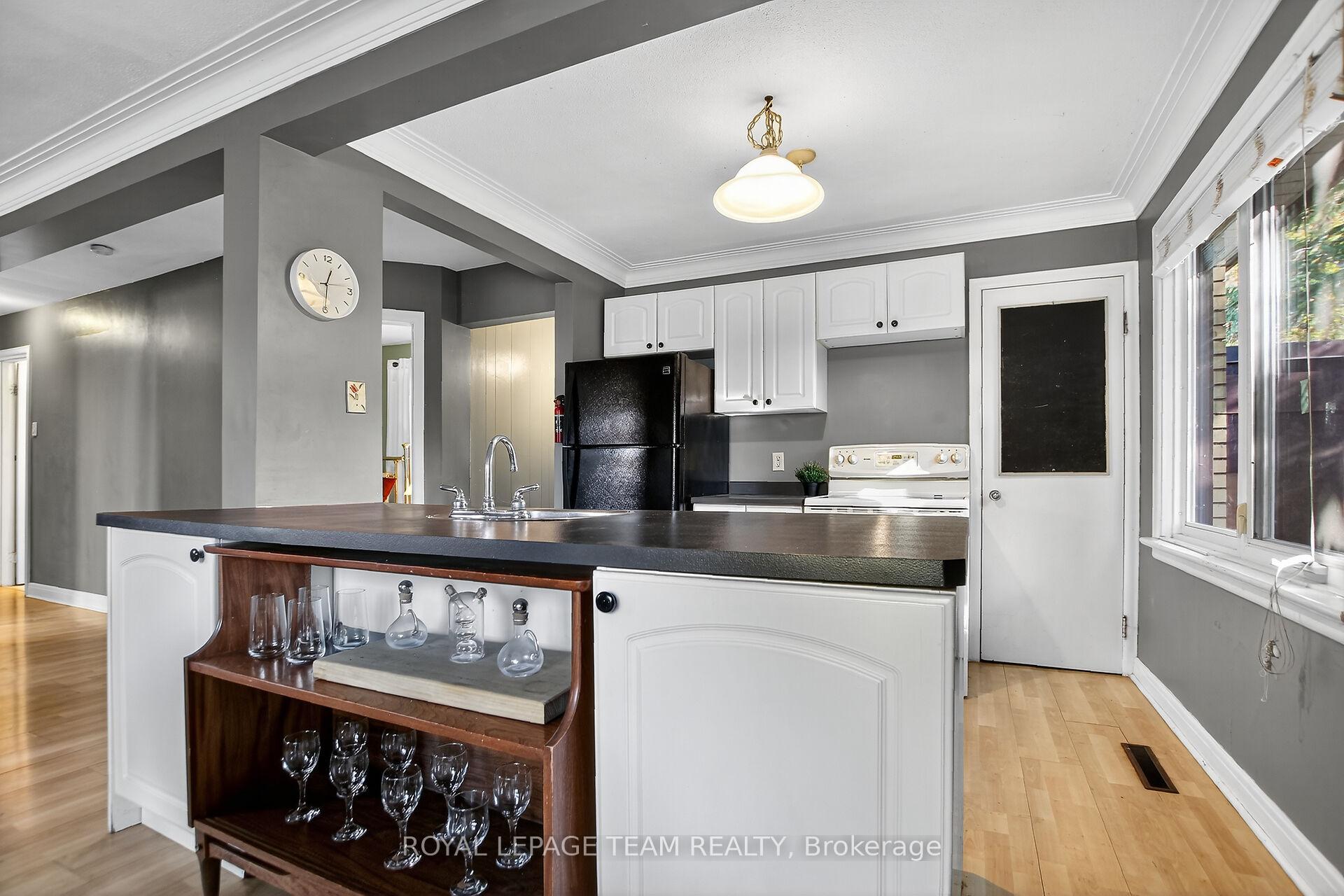Photo 11 of 913 Rex Avenue, Ottawa, McKellar Heights — HOMEH