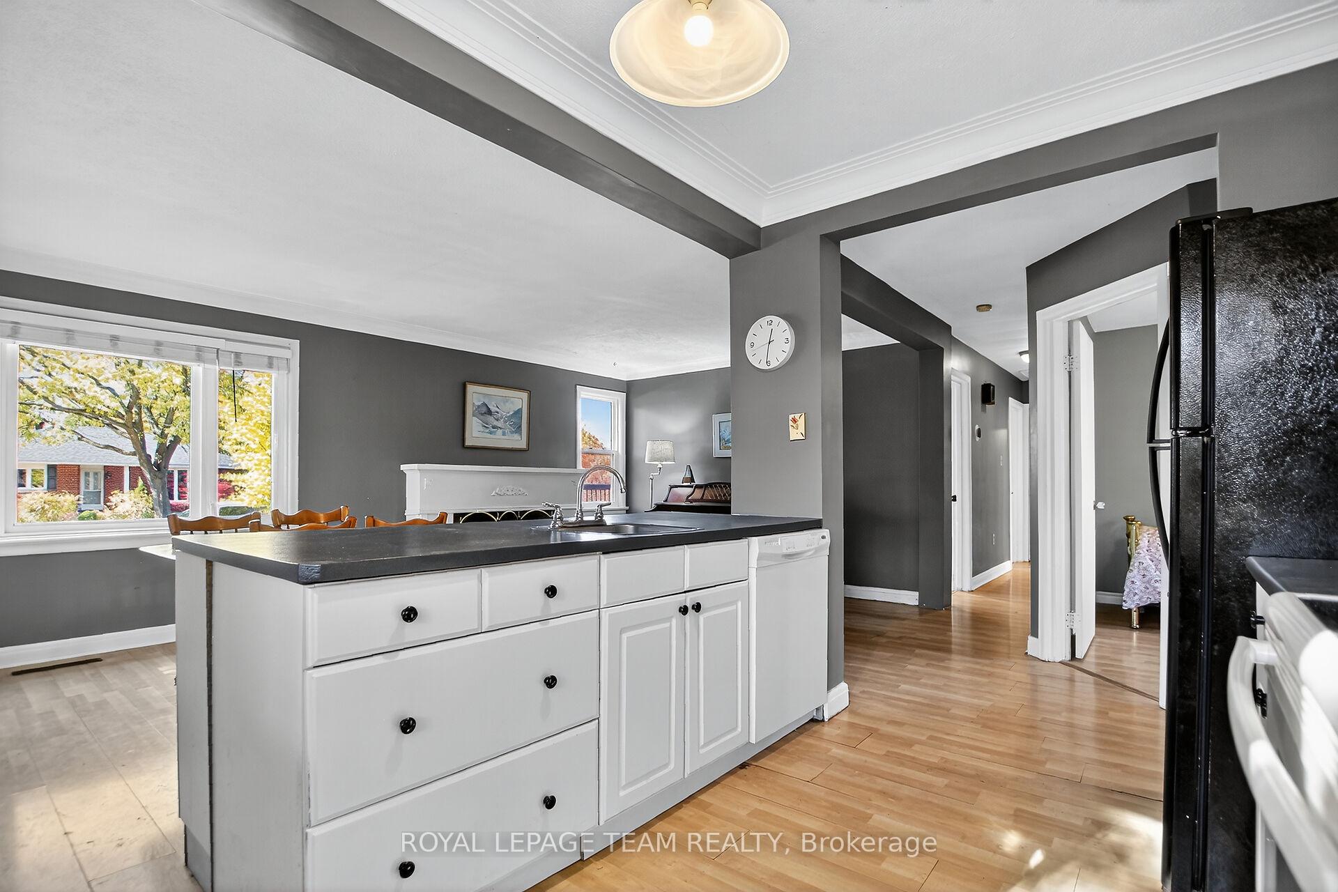 Photo 12 of 913 Rex Avenue, Ottawa, McKellar Heights — HOMEH