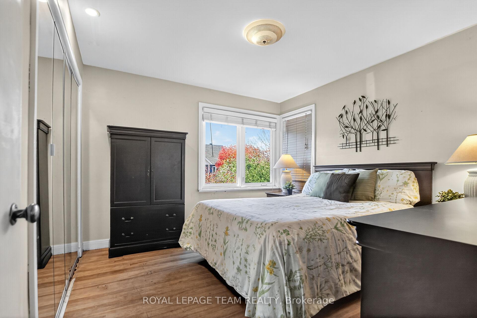 Photo 17 of 913 Rex Avenue, Ottawa, McKellar Heights — HOMEH