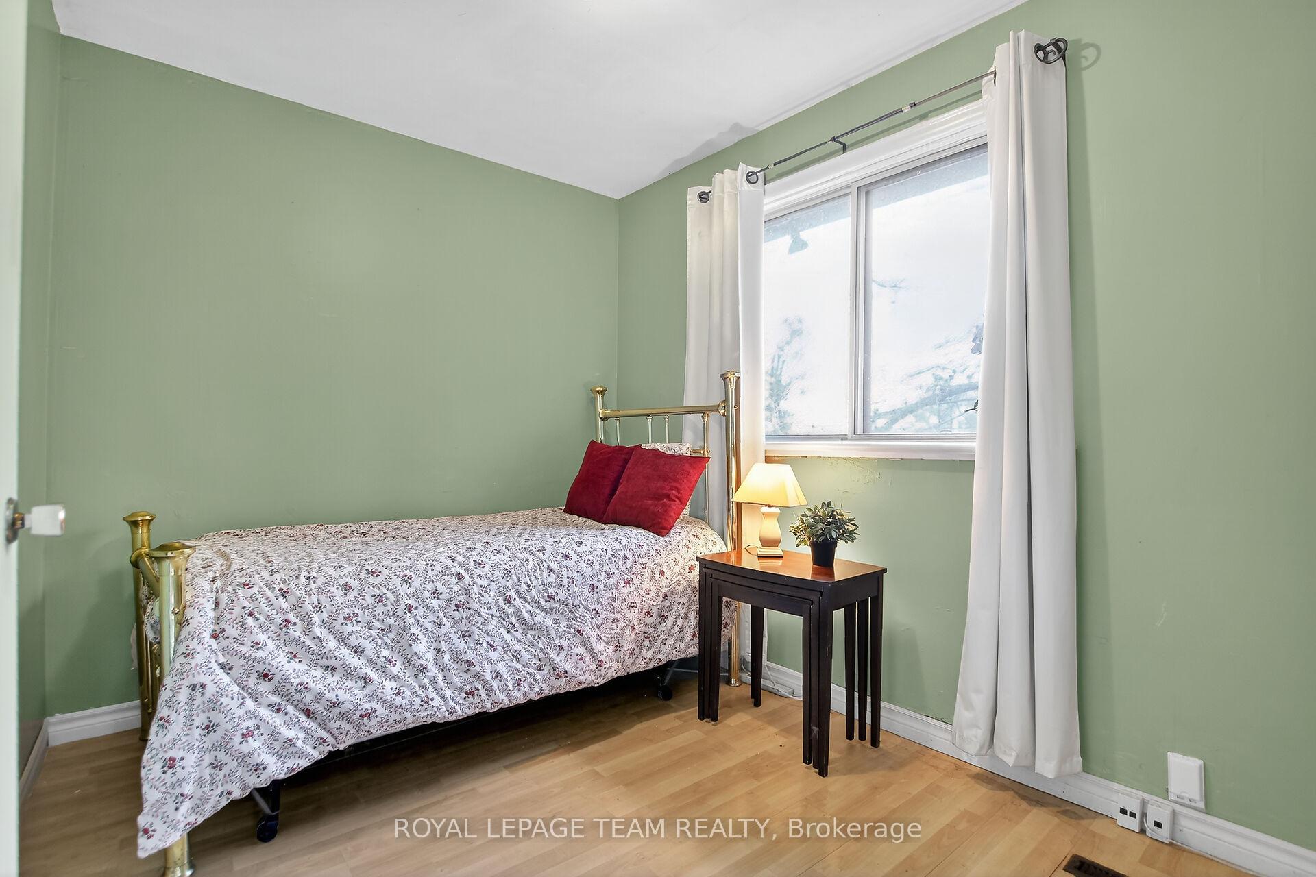 Photo 20 of 913 Rex Avenue, Ottawa, McKellar Heights — HOMEH