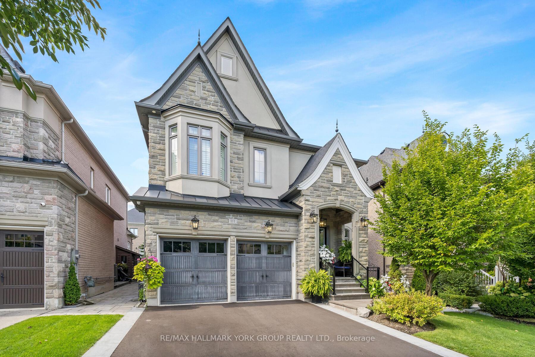 Photo 3 of 111 Robert Berry Crescent, King, King City — HOMEH