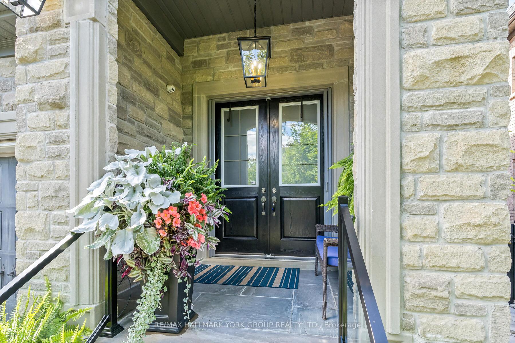 Photo 6 of 111 Robert Berry Crescent, King, King City — HOMEH