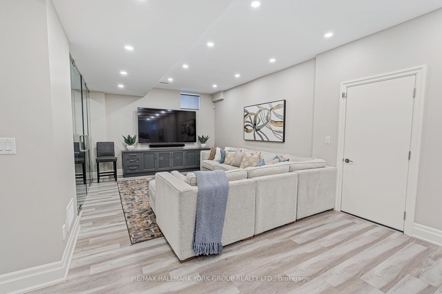 Photo 37 of 111 Robert Berry Crescent, King, King City — HOMEH
