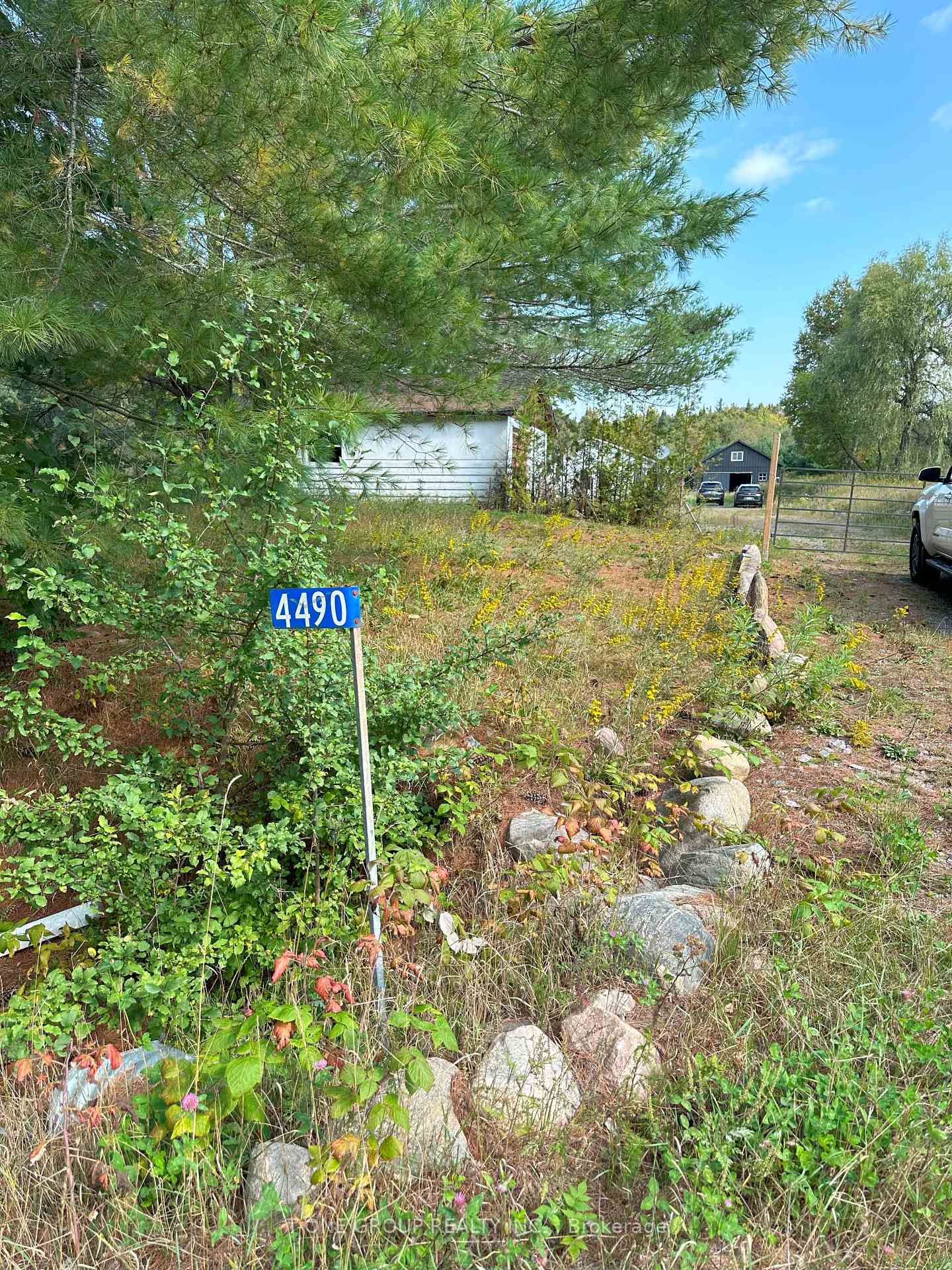 Front of 4490 Musclow Greenview Road