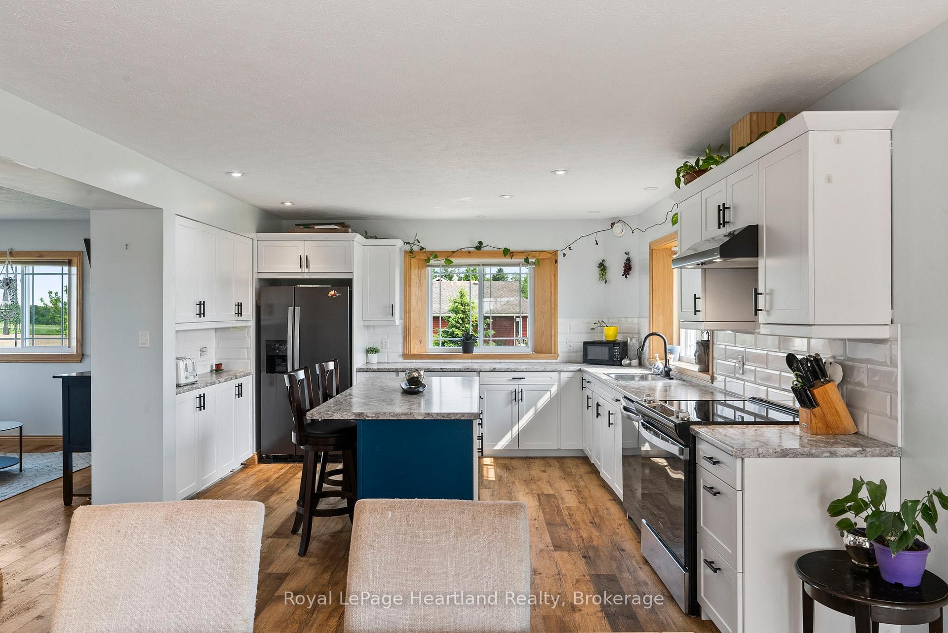 Photo 23 of 1060 Brussels Line, Howick — HOMEH