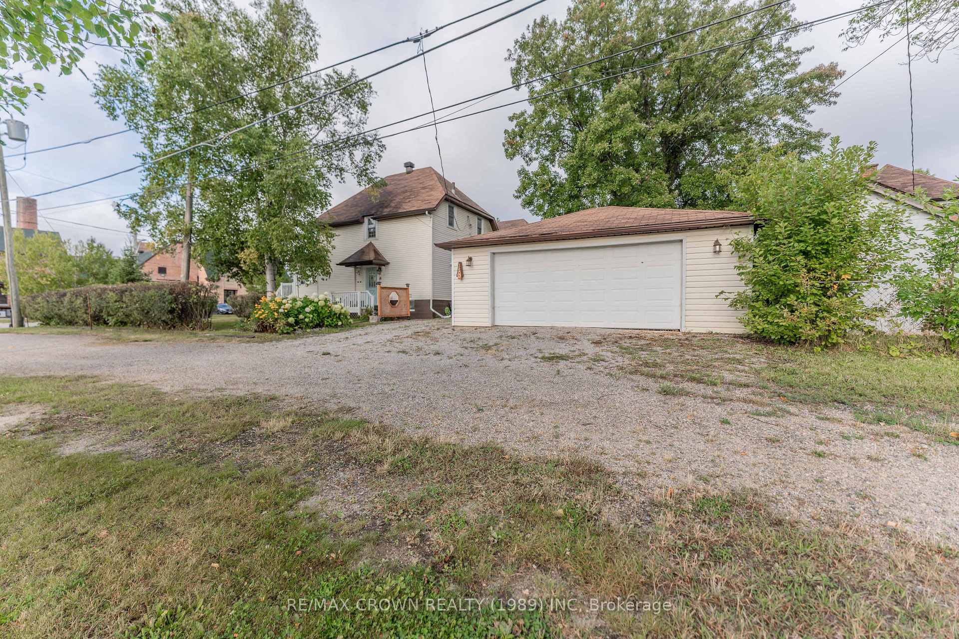 Photo 2 of 6 Drury Street, Kapuskasing — HOMEH