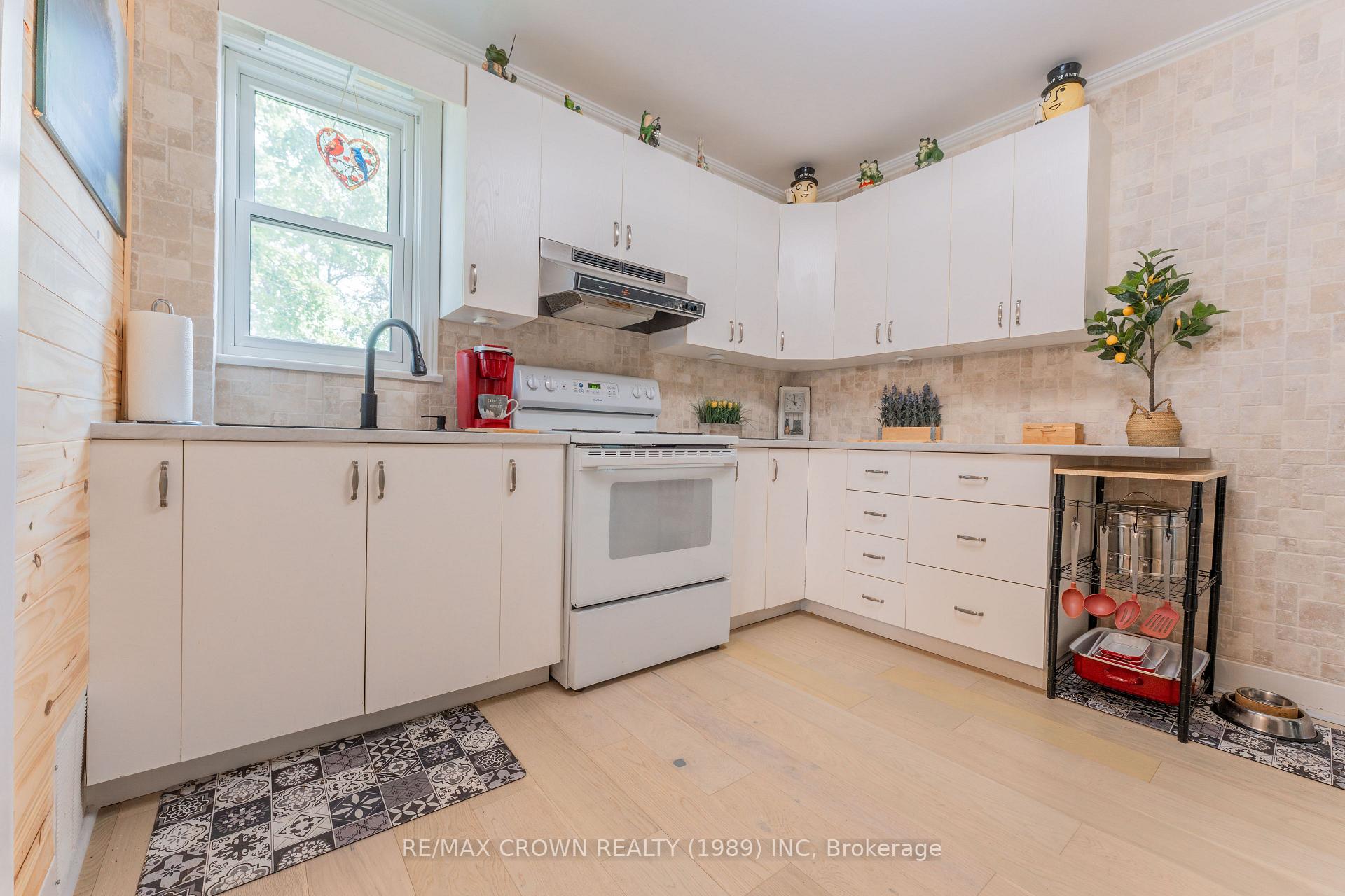 Photo 8 of 6 Drury Street, Kapuskasing — HOMEH