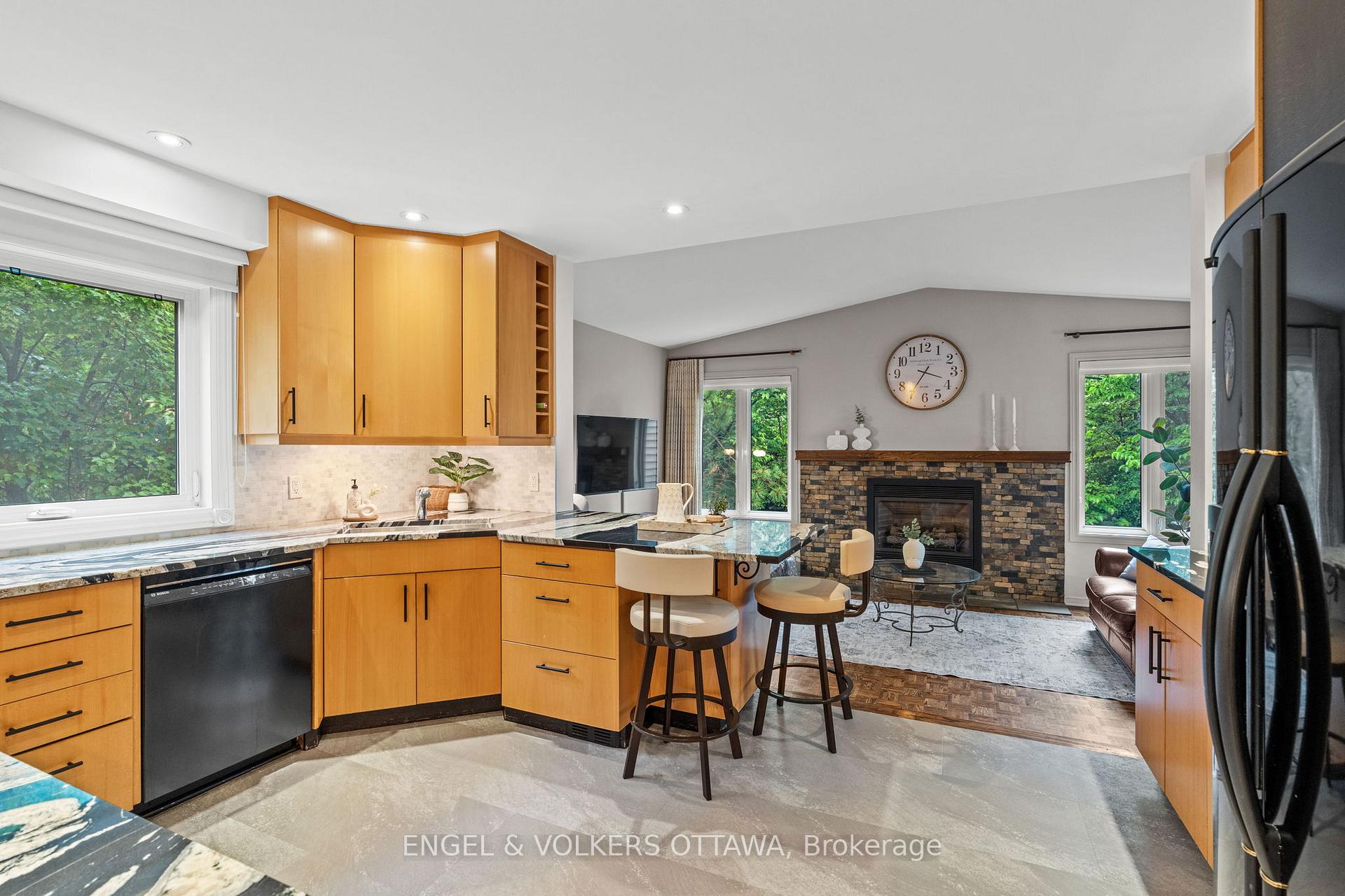 Photo 9 of 12 Hackett Street, Ottawa, Hunt Club Woods — HOMEH
