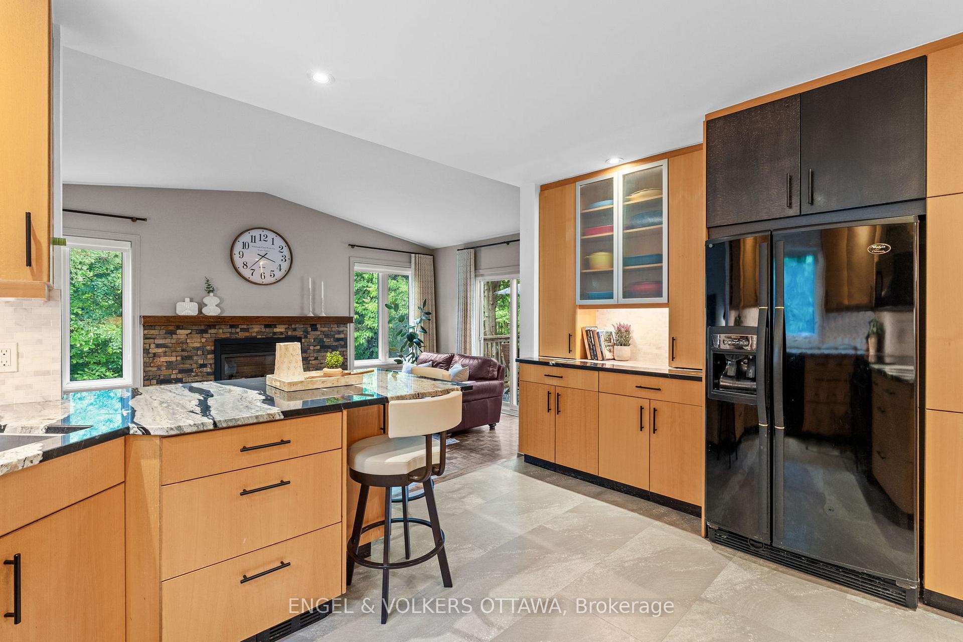 Photo 10 of 12 Hackett Street, Ottawa, Hunt Club Woods — HOMEH