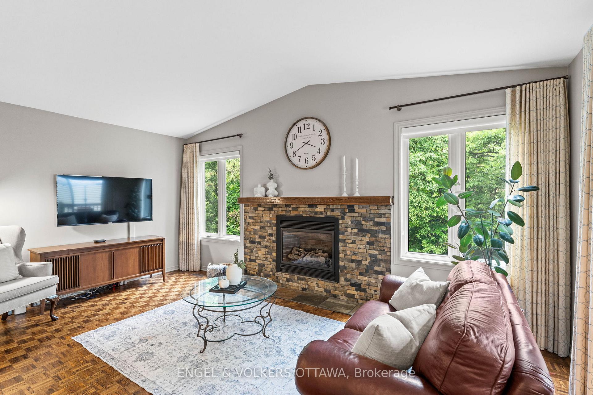 Photo 11 of 12 Hackett Street, Ottawa, Hunt Club Woods — HOMEH