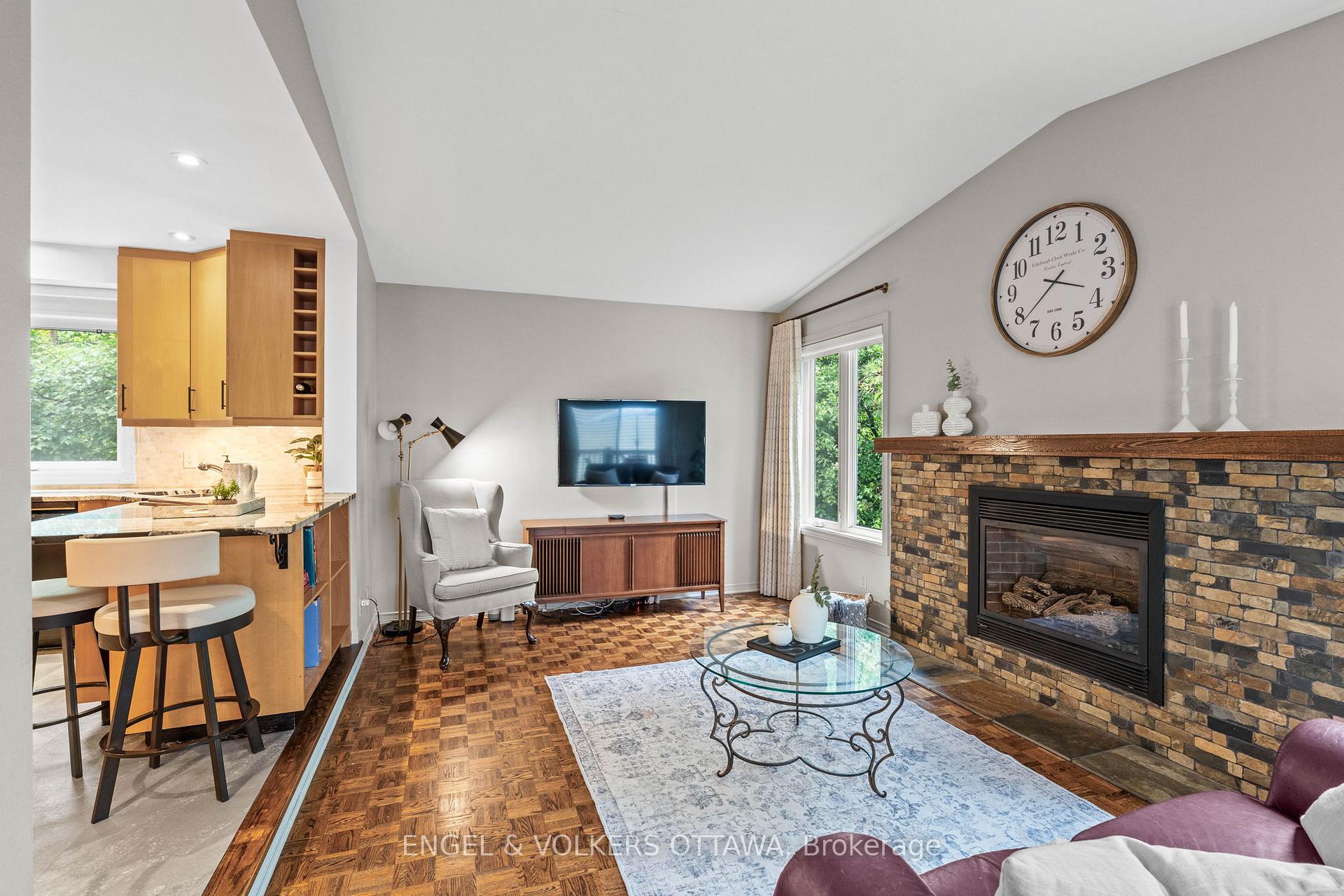 Photo 13 of 12 Hackett Street, Ottawa, Hunt Club Woods — HOMEH