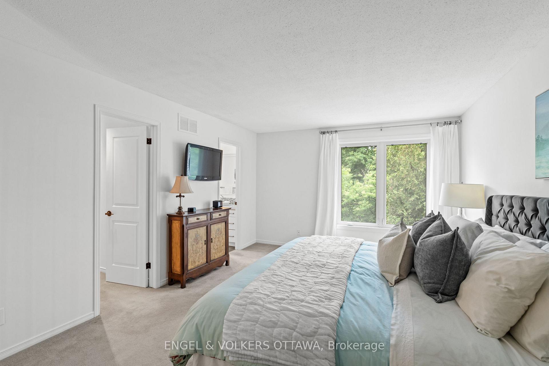 Photo 17 of 12 Hackett Street, Ottawa, Hunt Club Woods — HOMEH