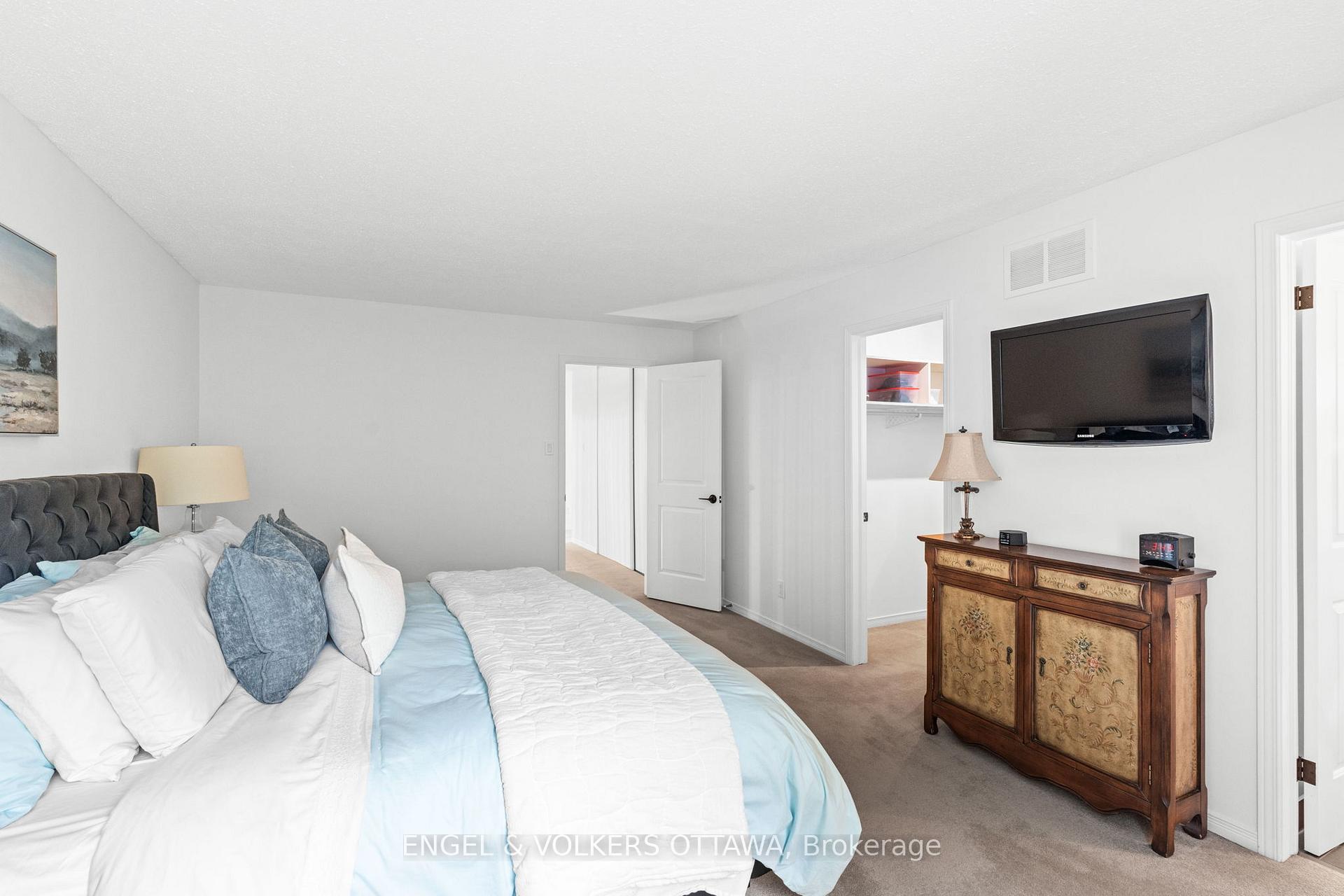 Photo 18 of 12 Hackett Street, Ottawa, Hunt Club Woods — HOMEH