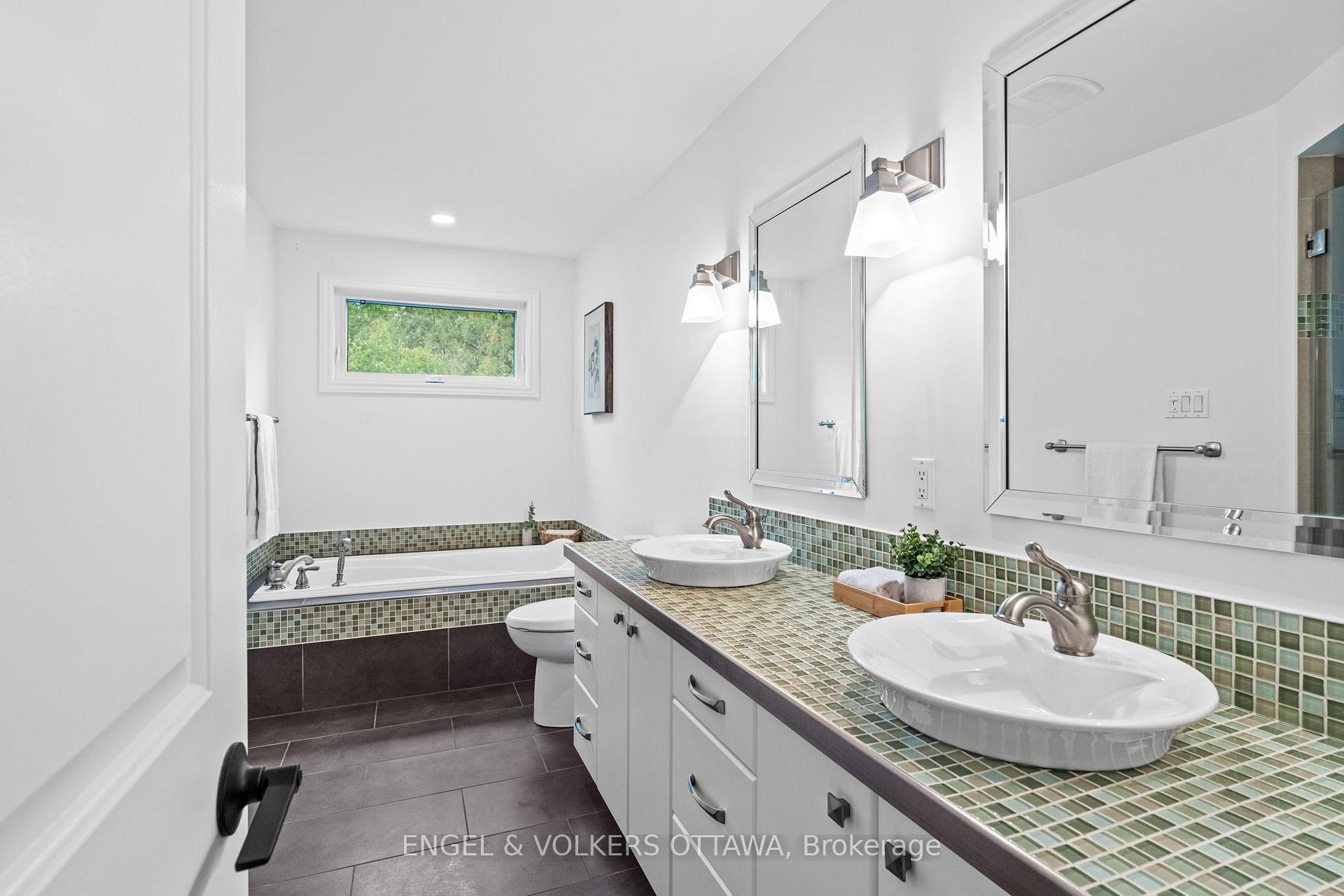Photo 19 of 12 Hackett Street, Ottawa, Hunt Club Woods — HOMEH