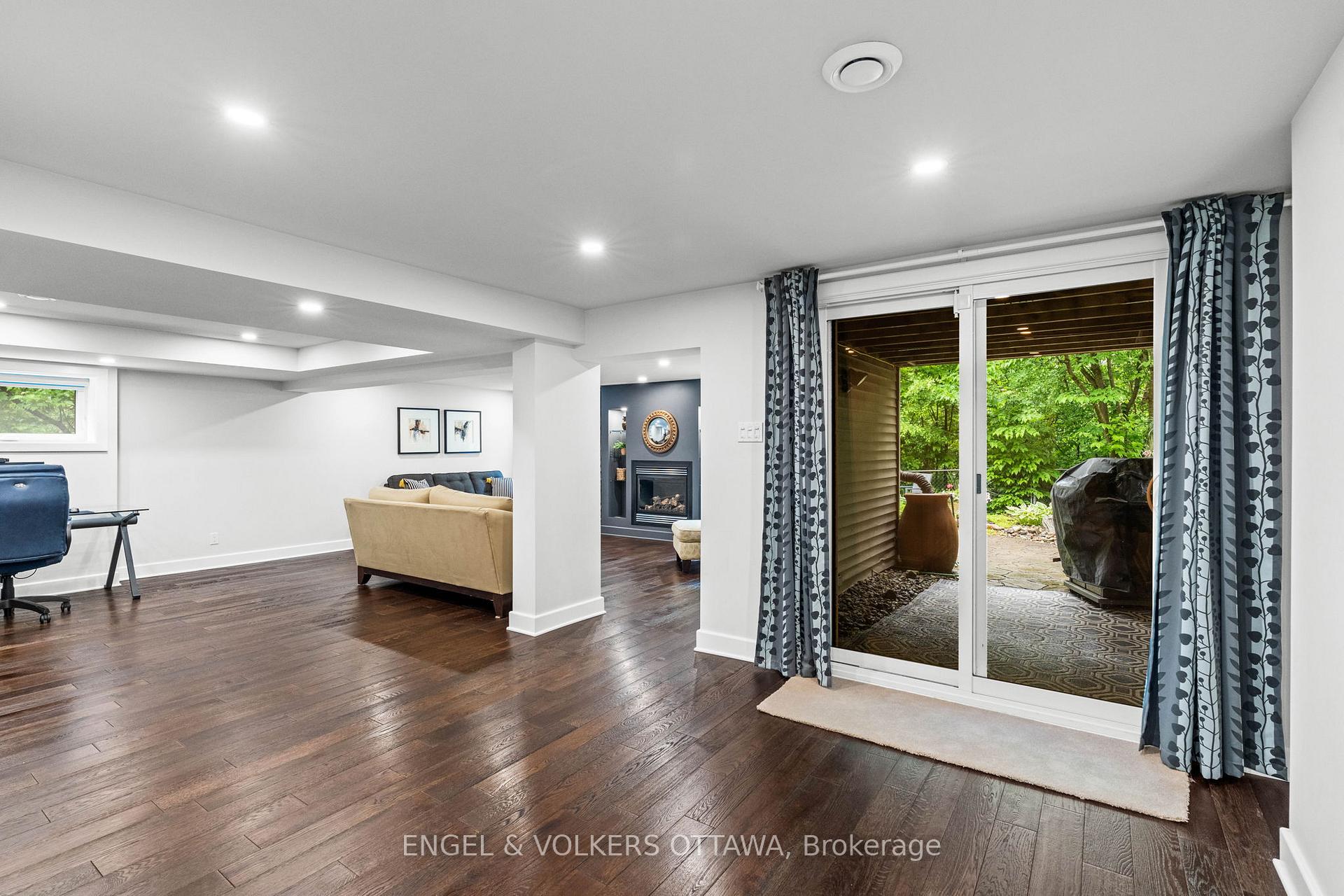 Photo 26 of 12 Hackett Street, Ottawa, Hunt Club Woods — HOMEH