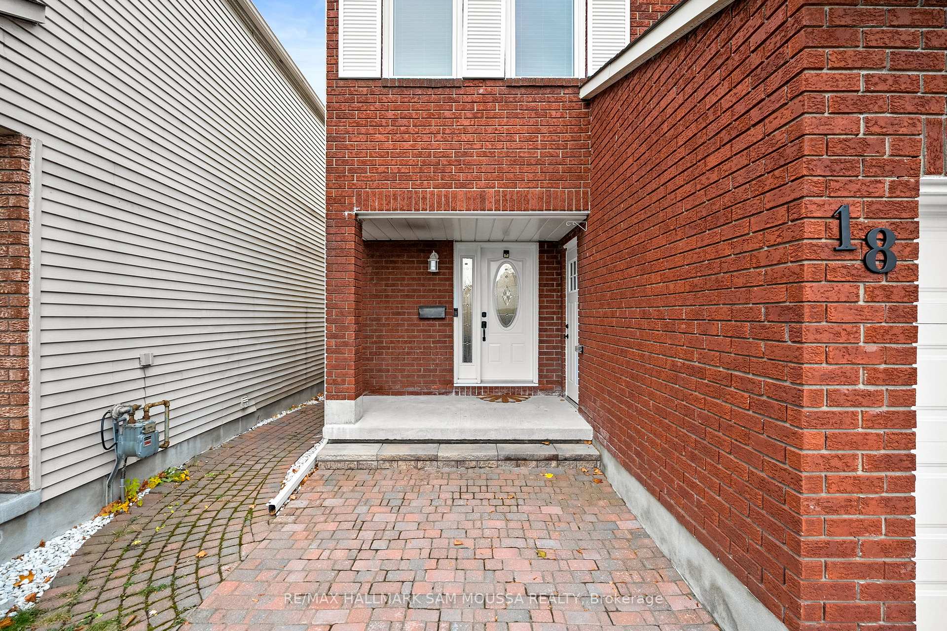 Photo 3 of 18 Manju Street, Ottawa, Hunt Club Park — HOMEH