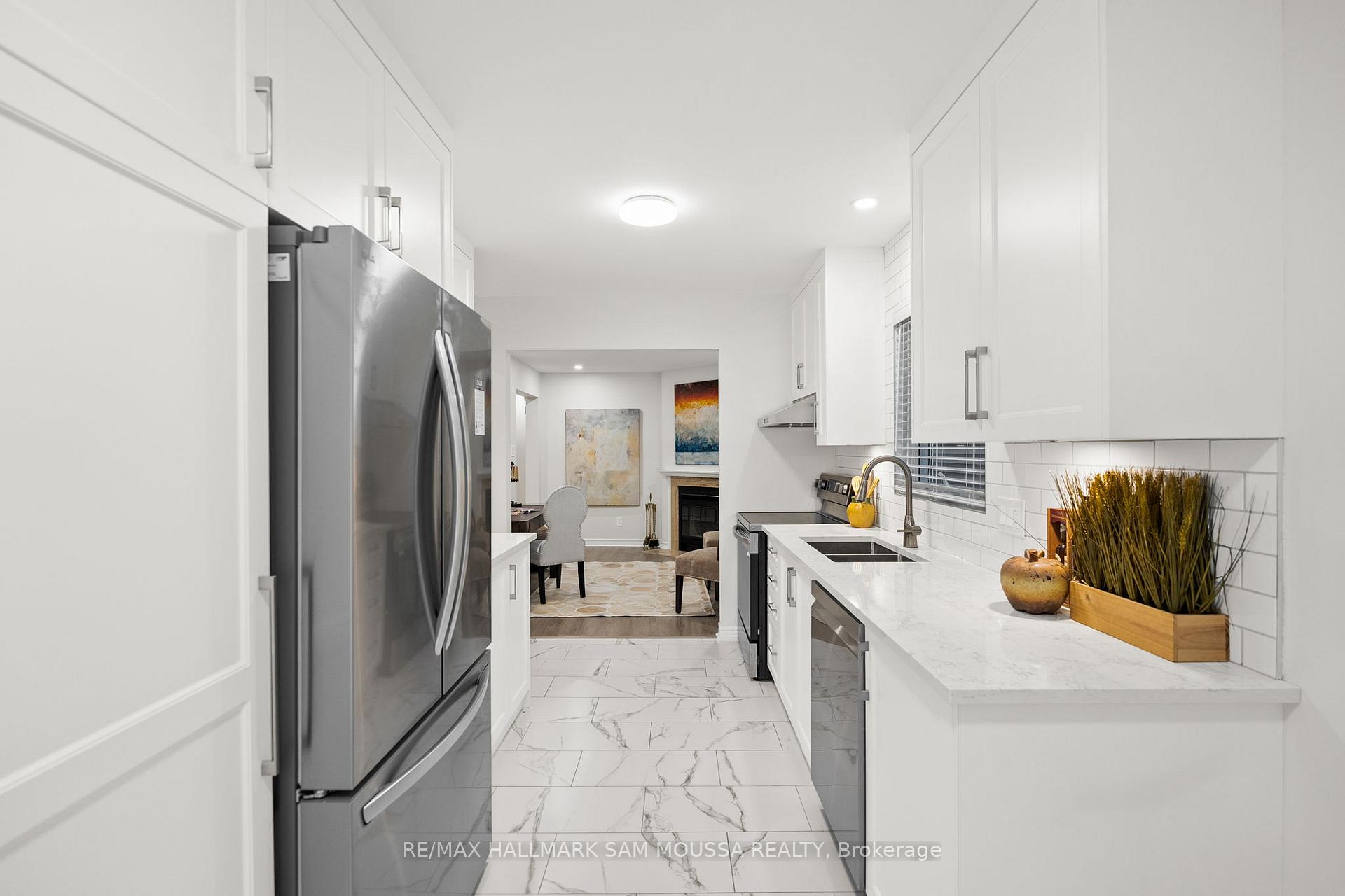 Photo 17 of 18 Manju Street, Ottawa, Hunt Club Park — HOMEH
