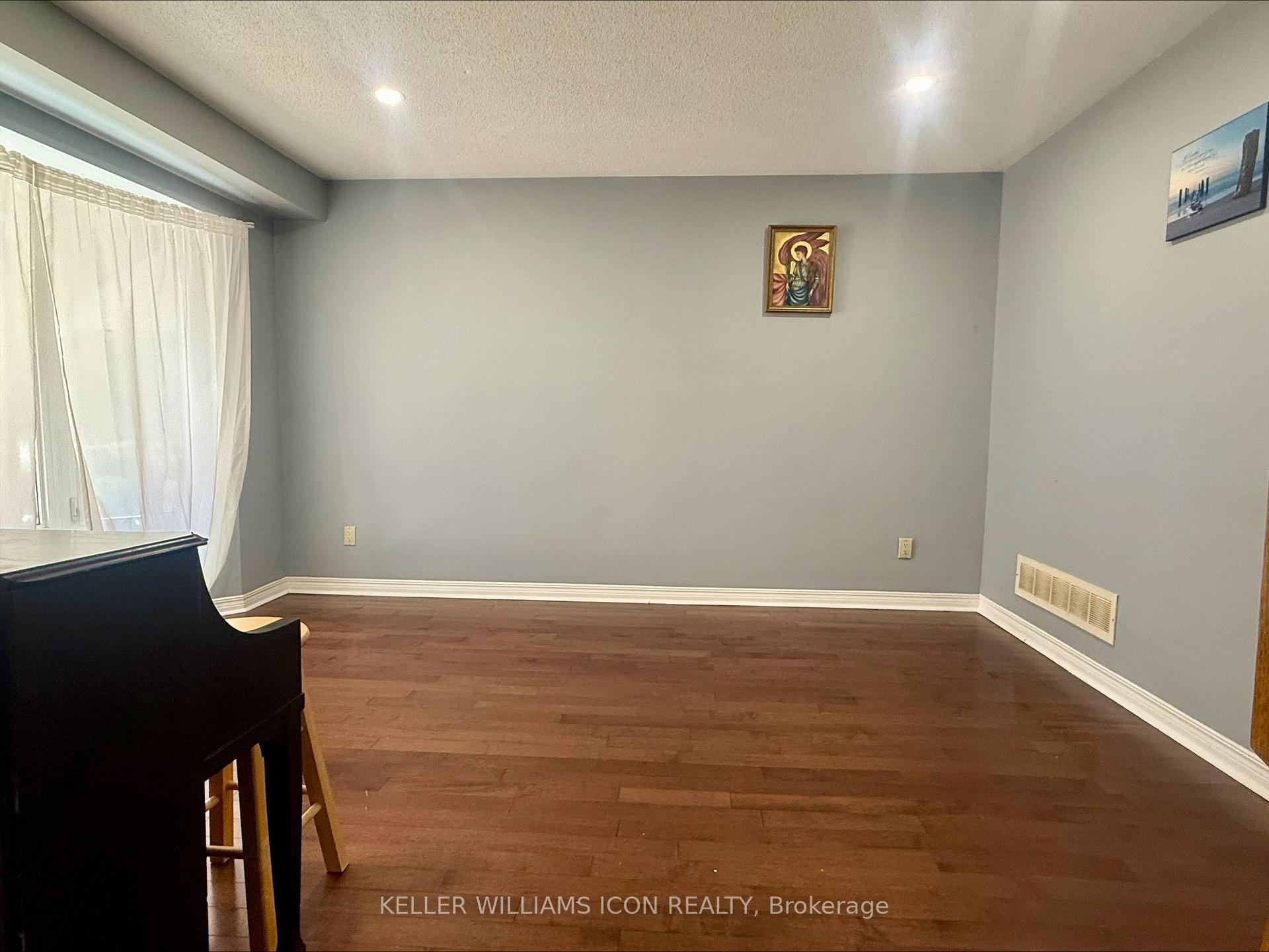 Photo 3 of 1581 Blohm Drive, Ottawa, Hunt Club Park — HOMEH