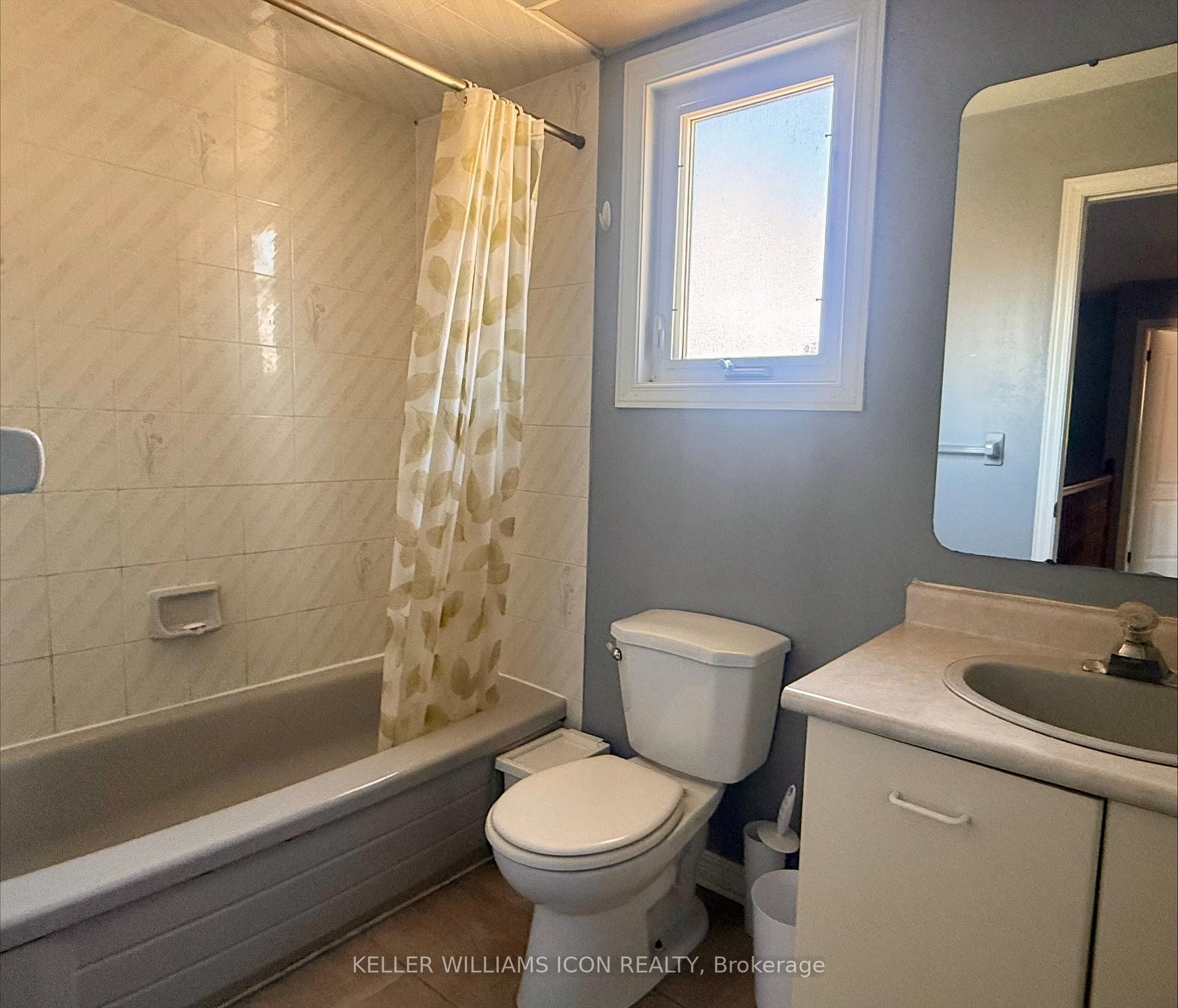 Photo 4 of 1581 Blohm Drive, Ottawa, Hunt Club Park — HOMEH