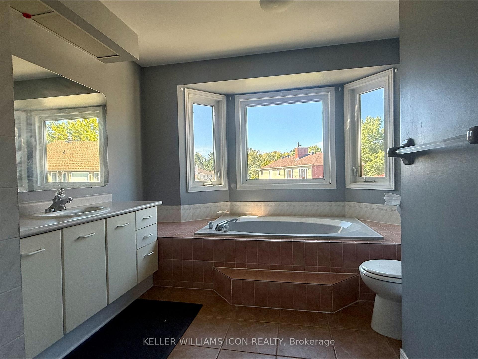 Photo 10 of 1581 Blohm Drive, Ottawa, Hunt Club Park — HOMEH