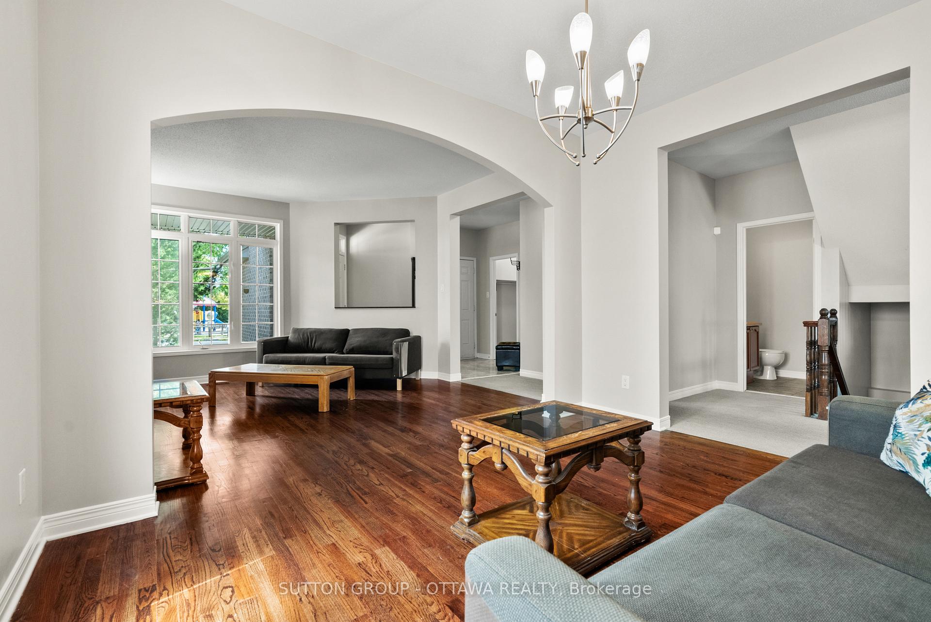 Photo 6 of 236 Colbert Crescent, Ottawa, Ridgemont — HOMEH
