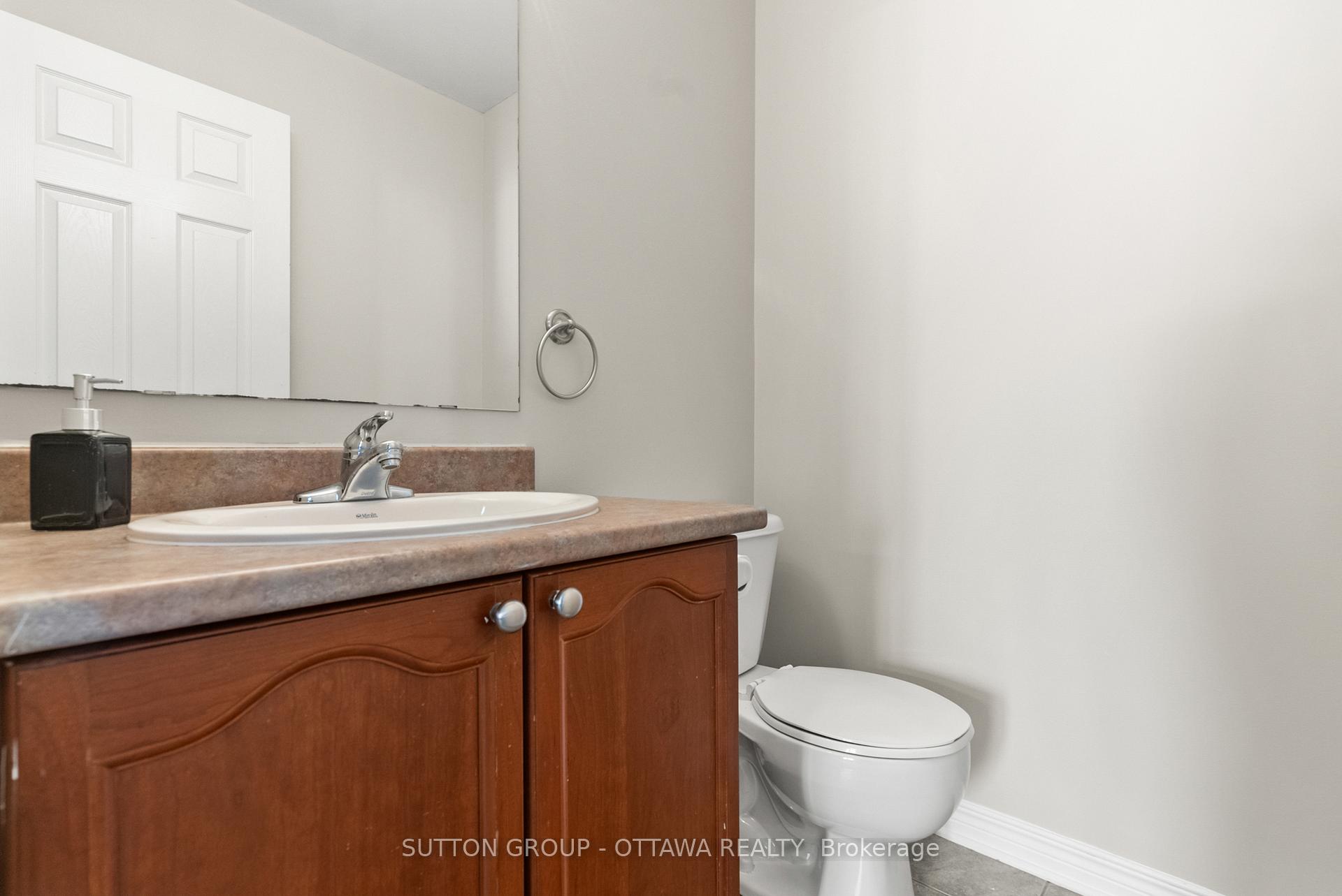 Photo 8 of 236 Colbert Crescent, Ottawa, Ridgemont — HOMEH